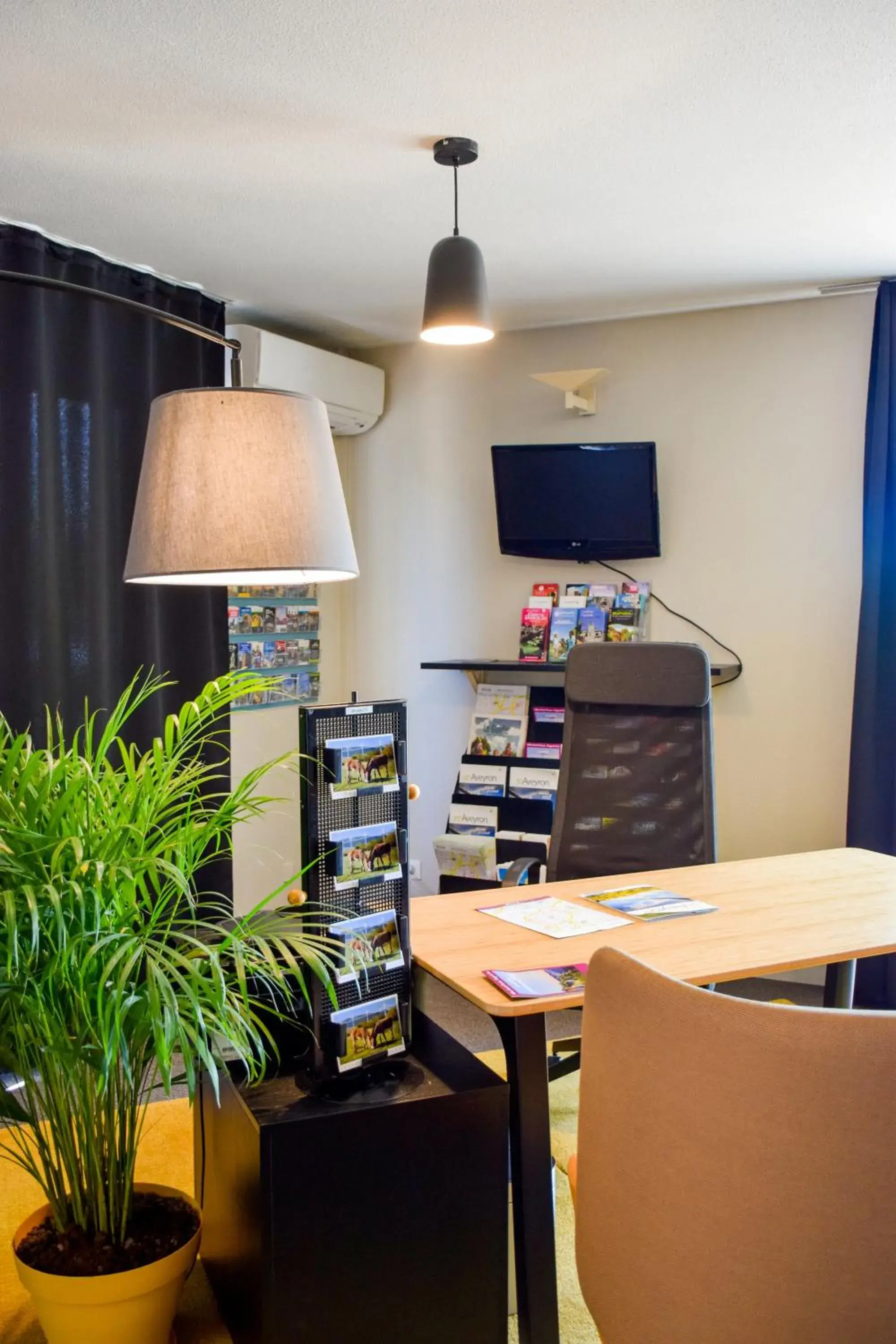 Lobby or reception in Campanile Millau Lobby or reception in Campanile Millau