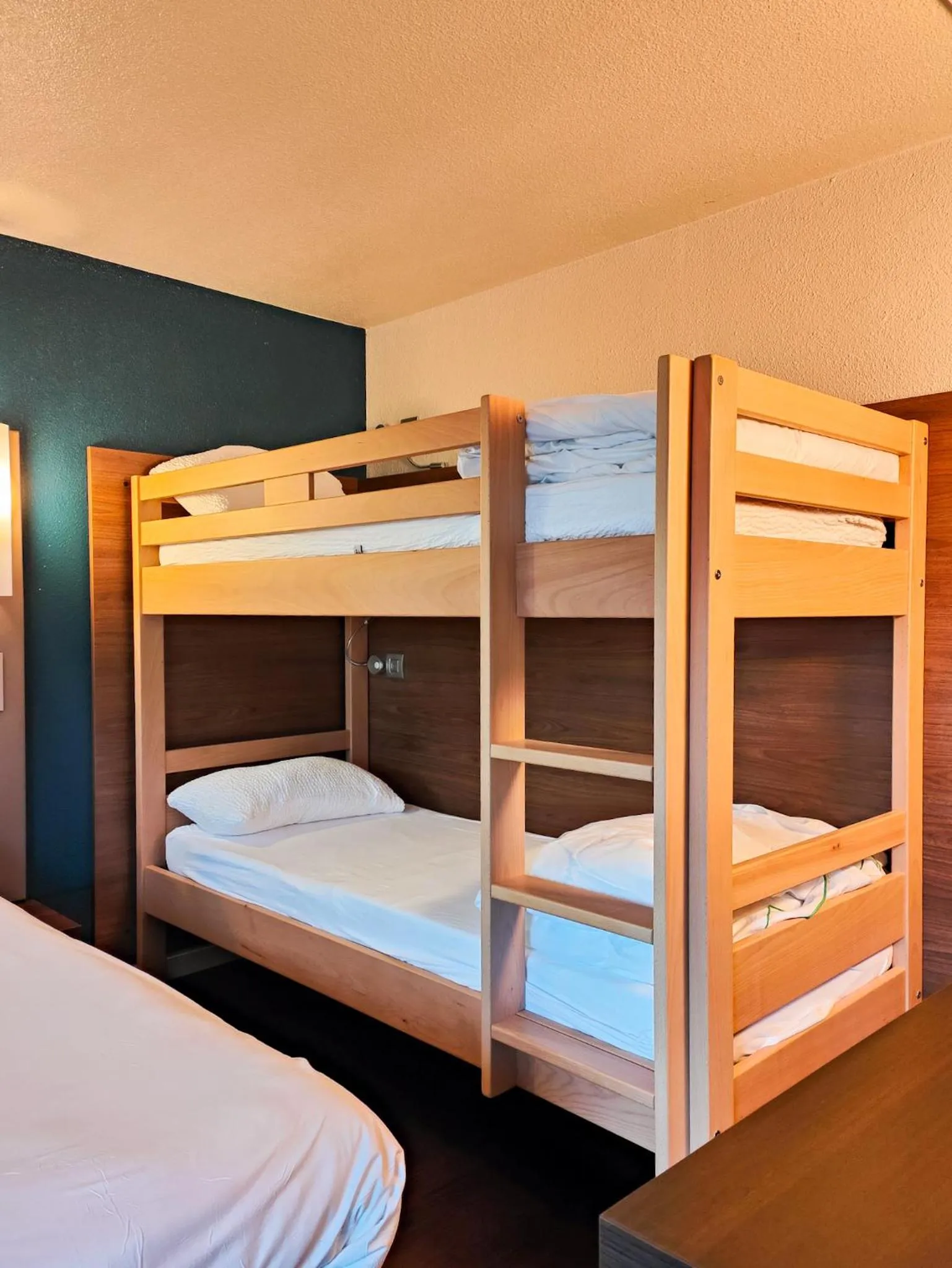 Bedroom, Bed in Campanile Millau