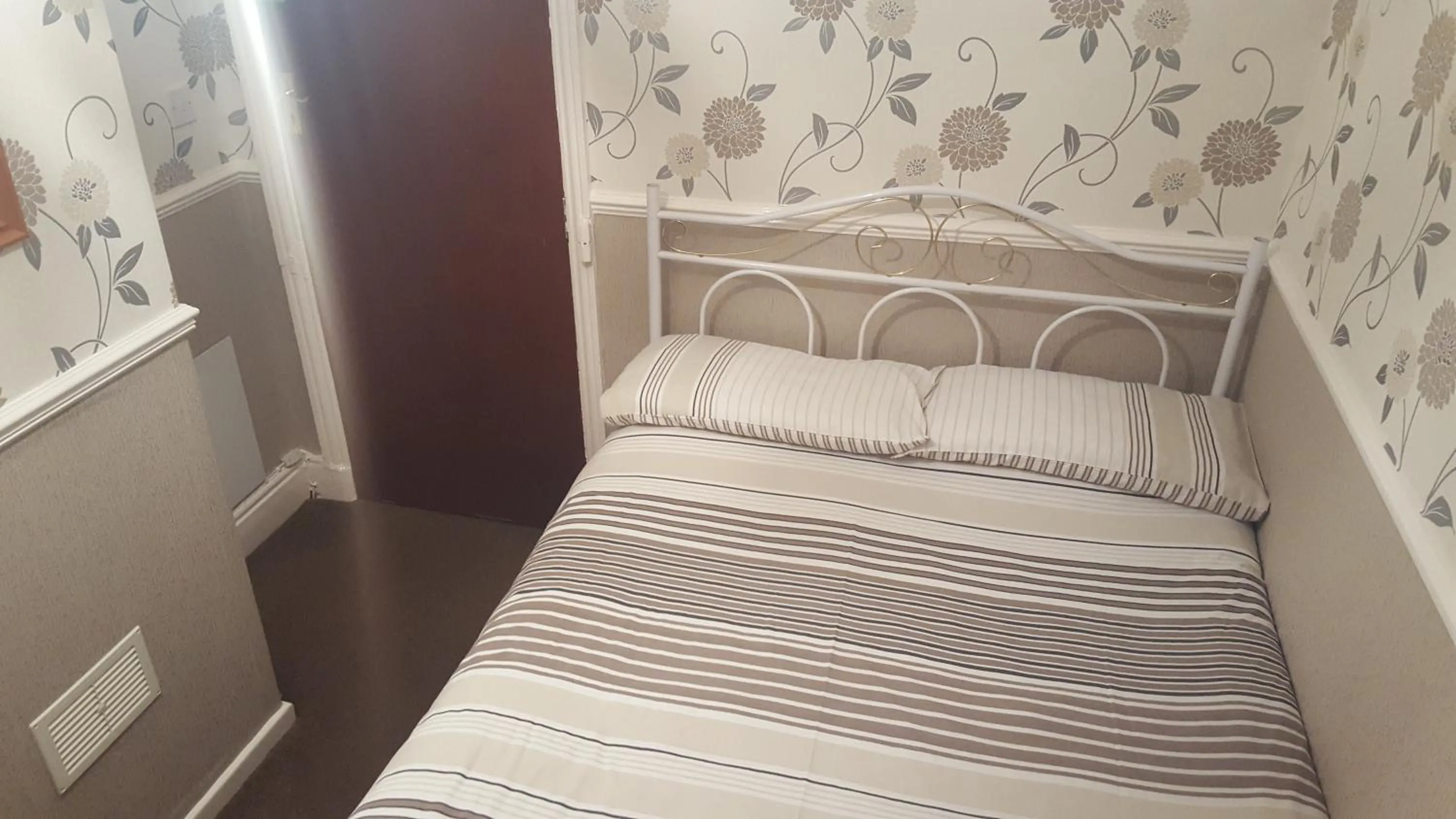 Bedroom, Bed in Hornby House Hotel