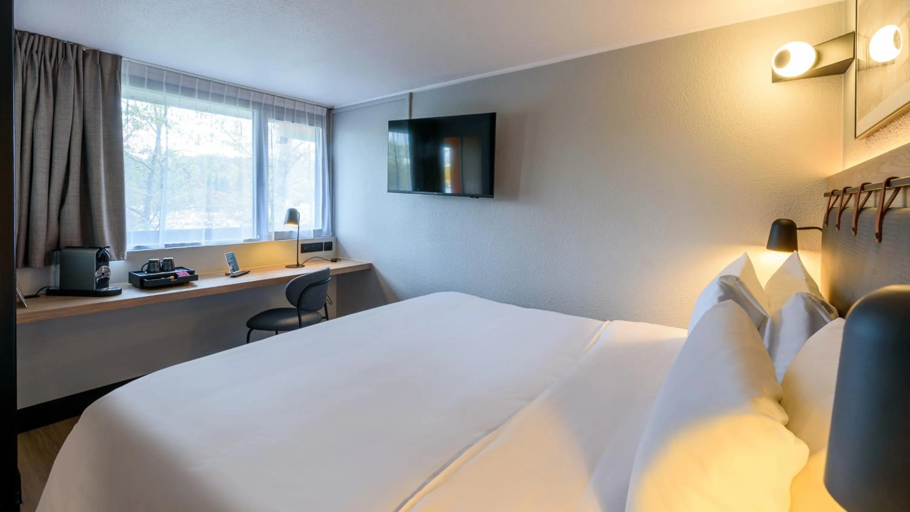 Bed in Kyriad Niort - La Crèche