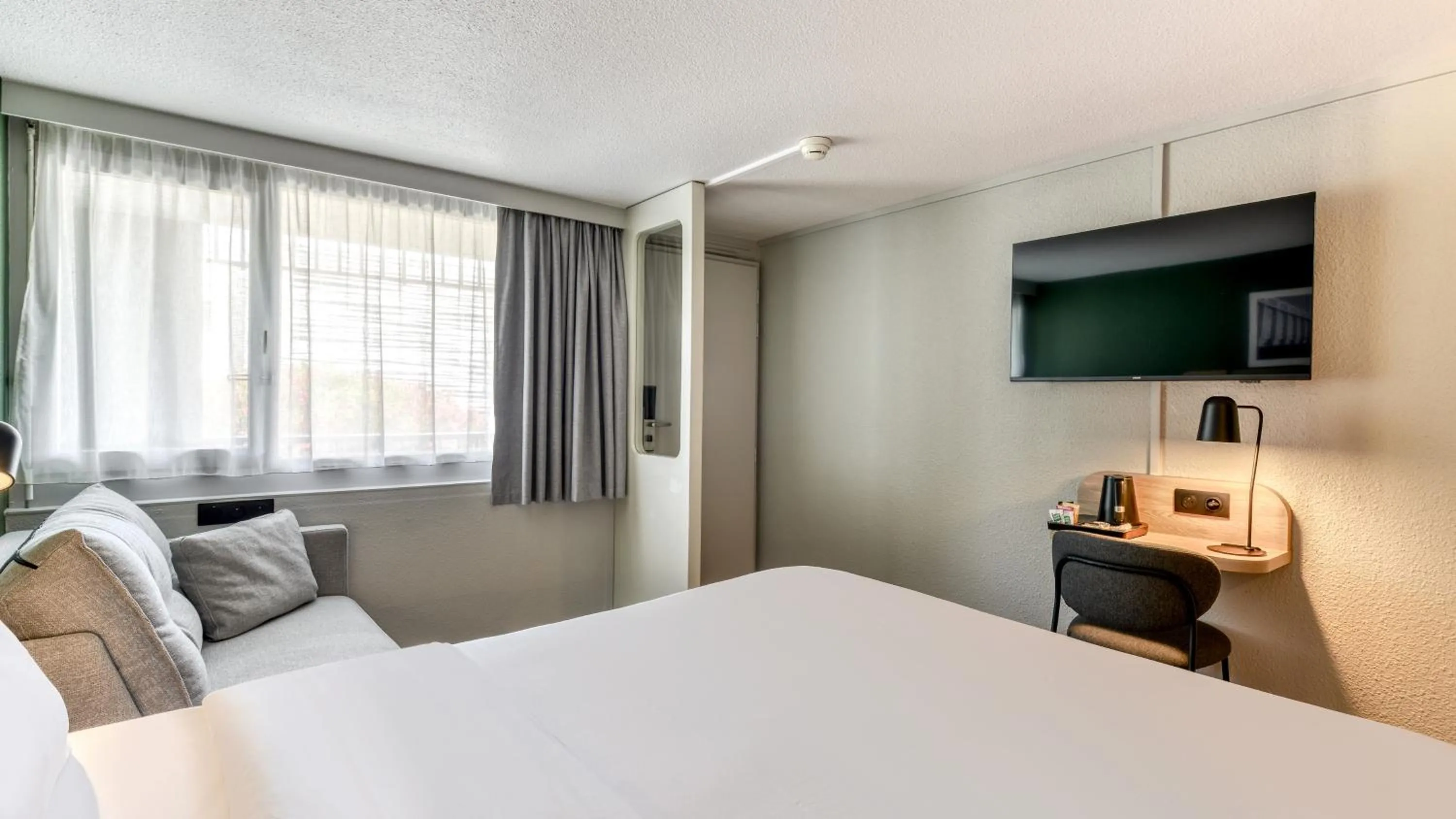 Photo of the whole room, Bed in Kyriad Niort - La Crèche