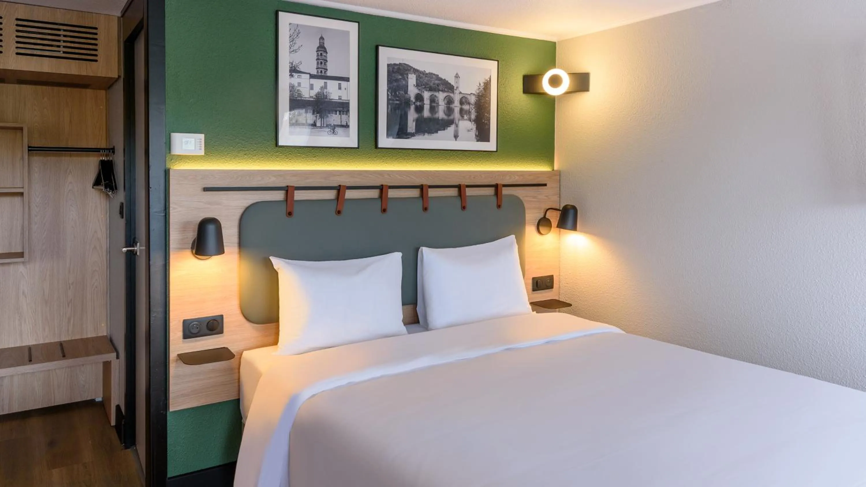 Bed in Kyriad Niort - La Crèche