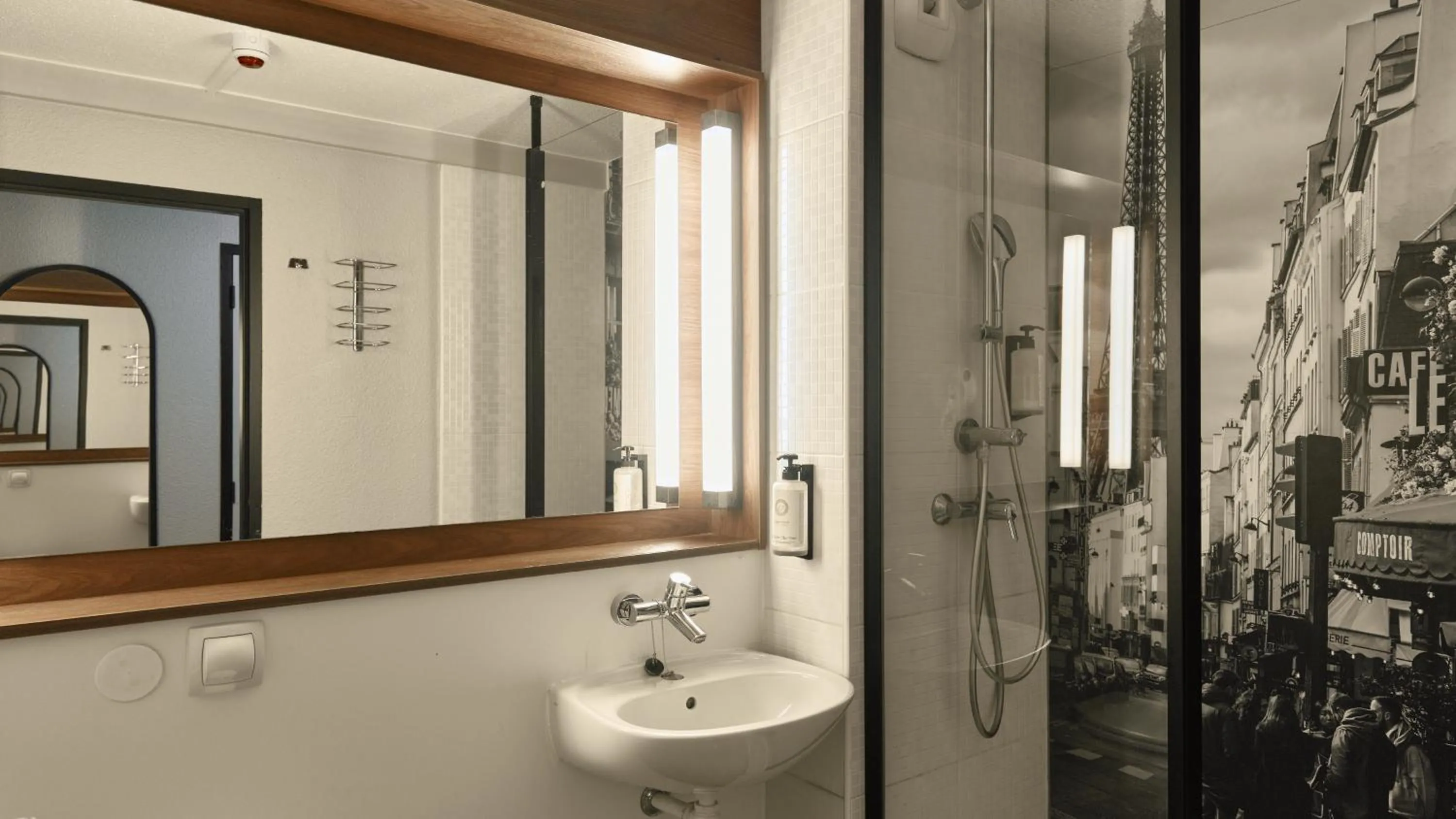 Shower in Campanile Paris Est Bobigny