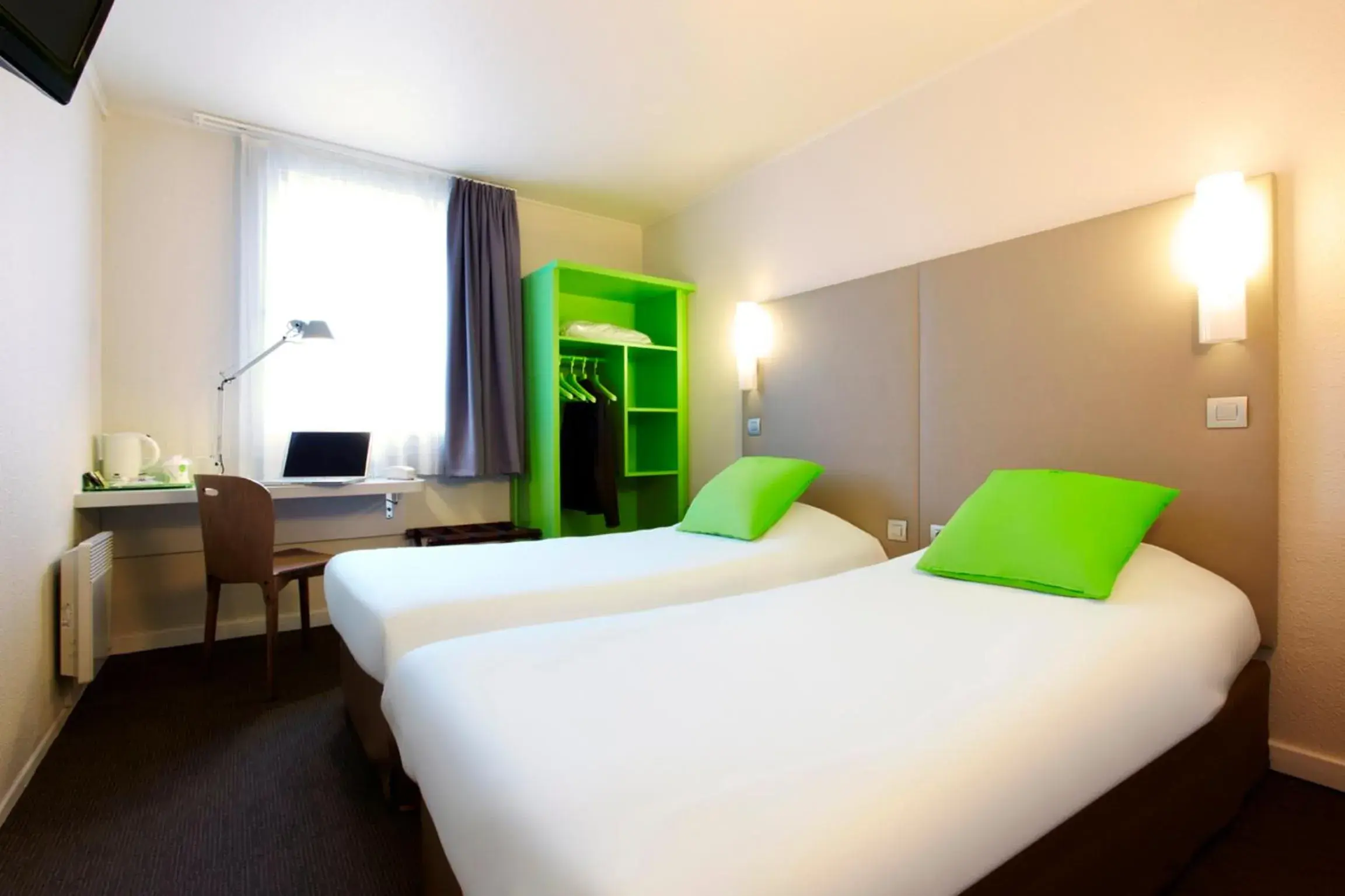 Photo of the whole room, Bed in Campanile Paris Est Bobigny Photo of the whole room, Bed in Campanile Paris Est Bobigny