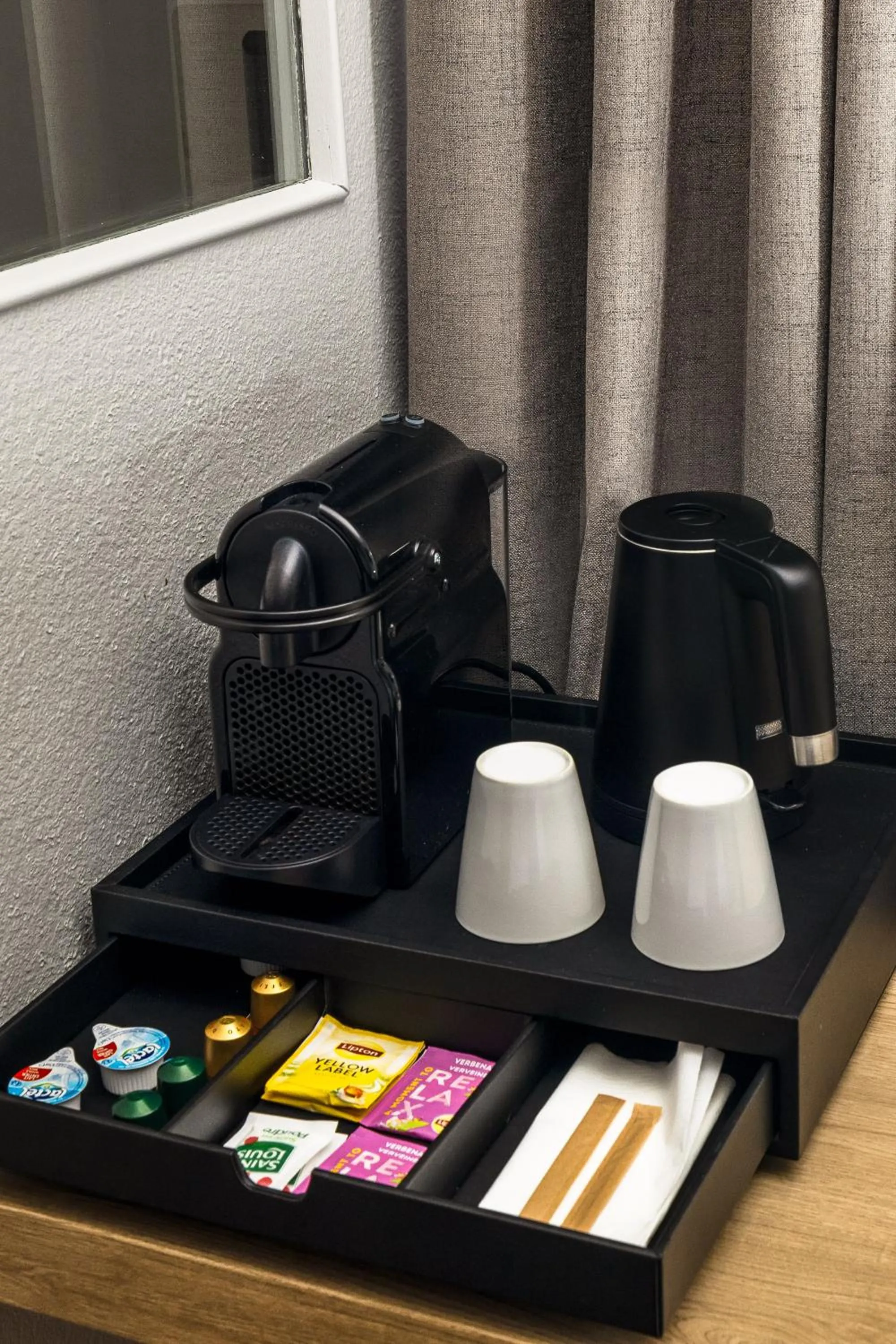 Coffee/tea facilities in Campanile PRIME - Paris 15 Tour Eiffel