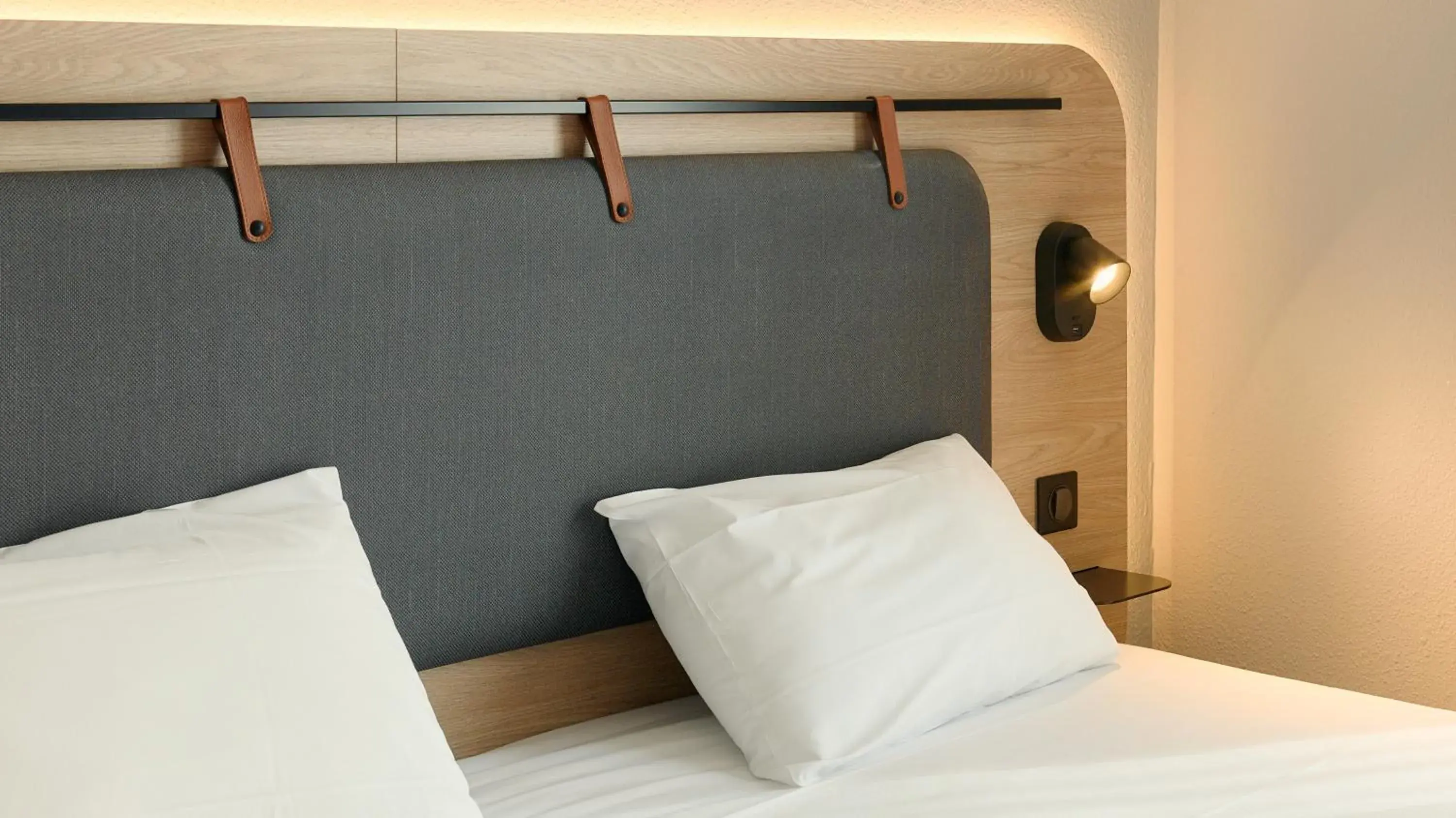 Bed in Campanile PRIME - Paris 15 Tour Eiffel Bed in Campanile PRIME - Paris 15 Tour Eiffel