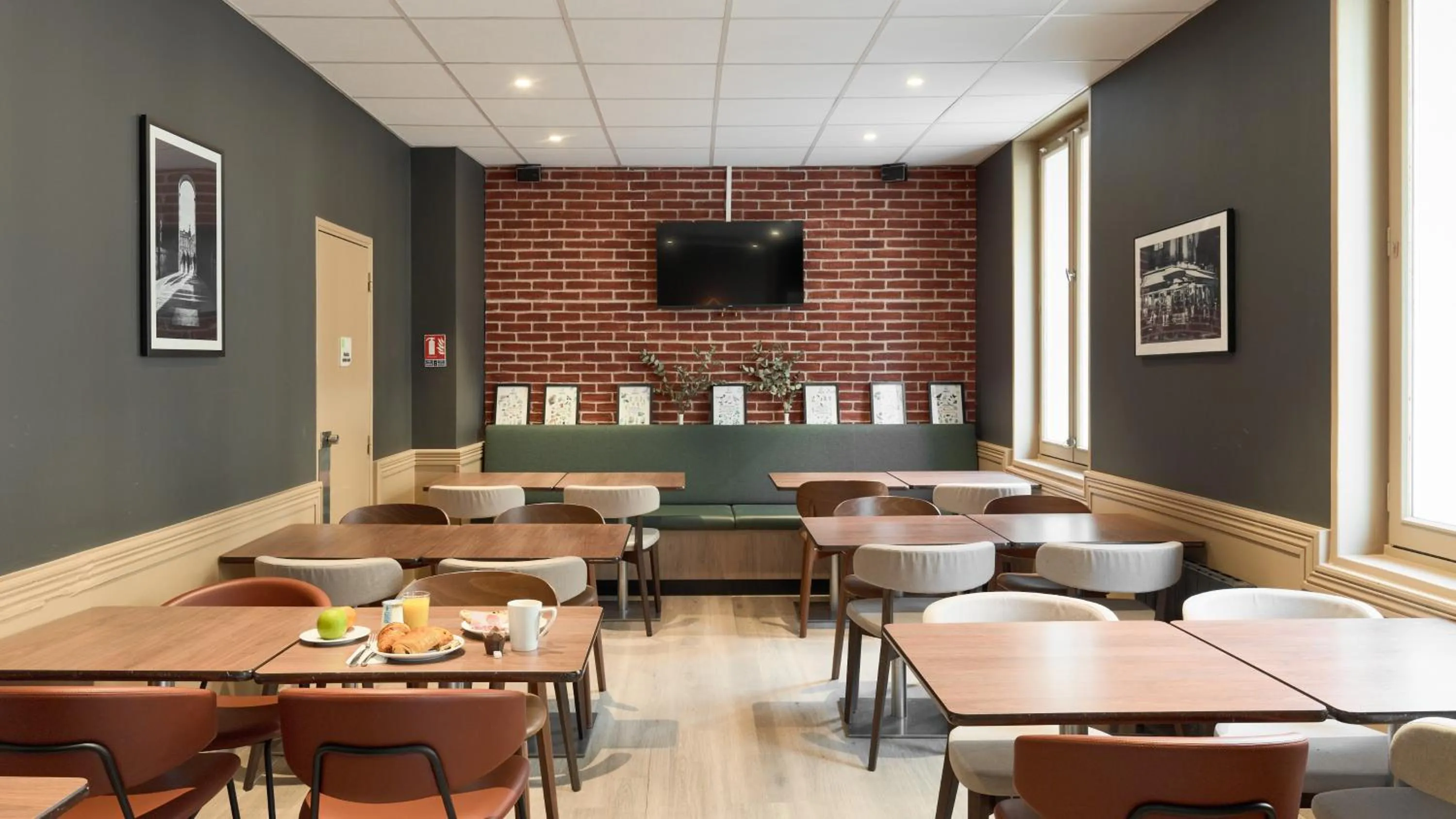 Area and facilities in Campanile PRIME - Paris 15 Tour Eiffel