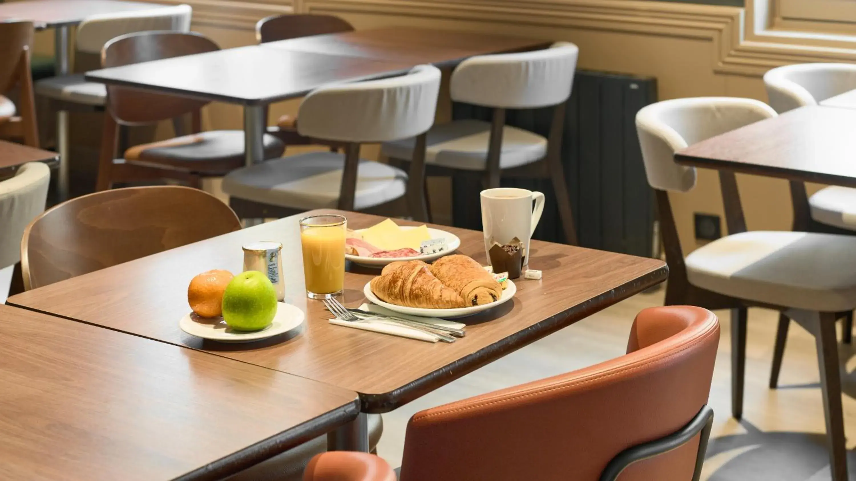 Breakfast in Campanile PRIME - Paris 15 Tour Eiffel Breakfast in Campanile PRIME - Paris 15 Tour Eiffel