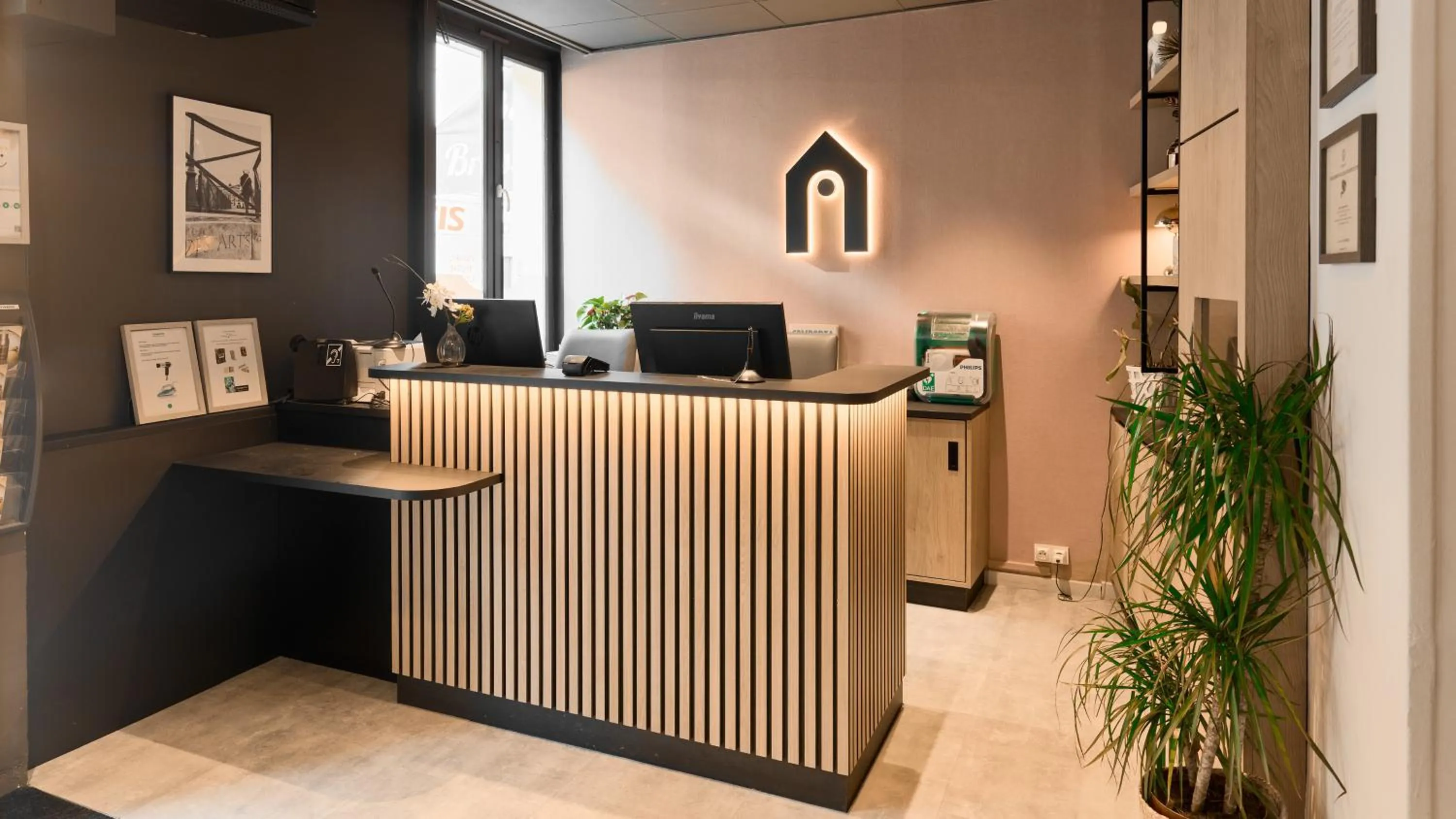 Lobby or reception in Campanile PRIME - Paris 15 Tour Eiffel