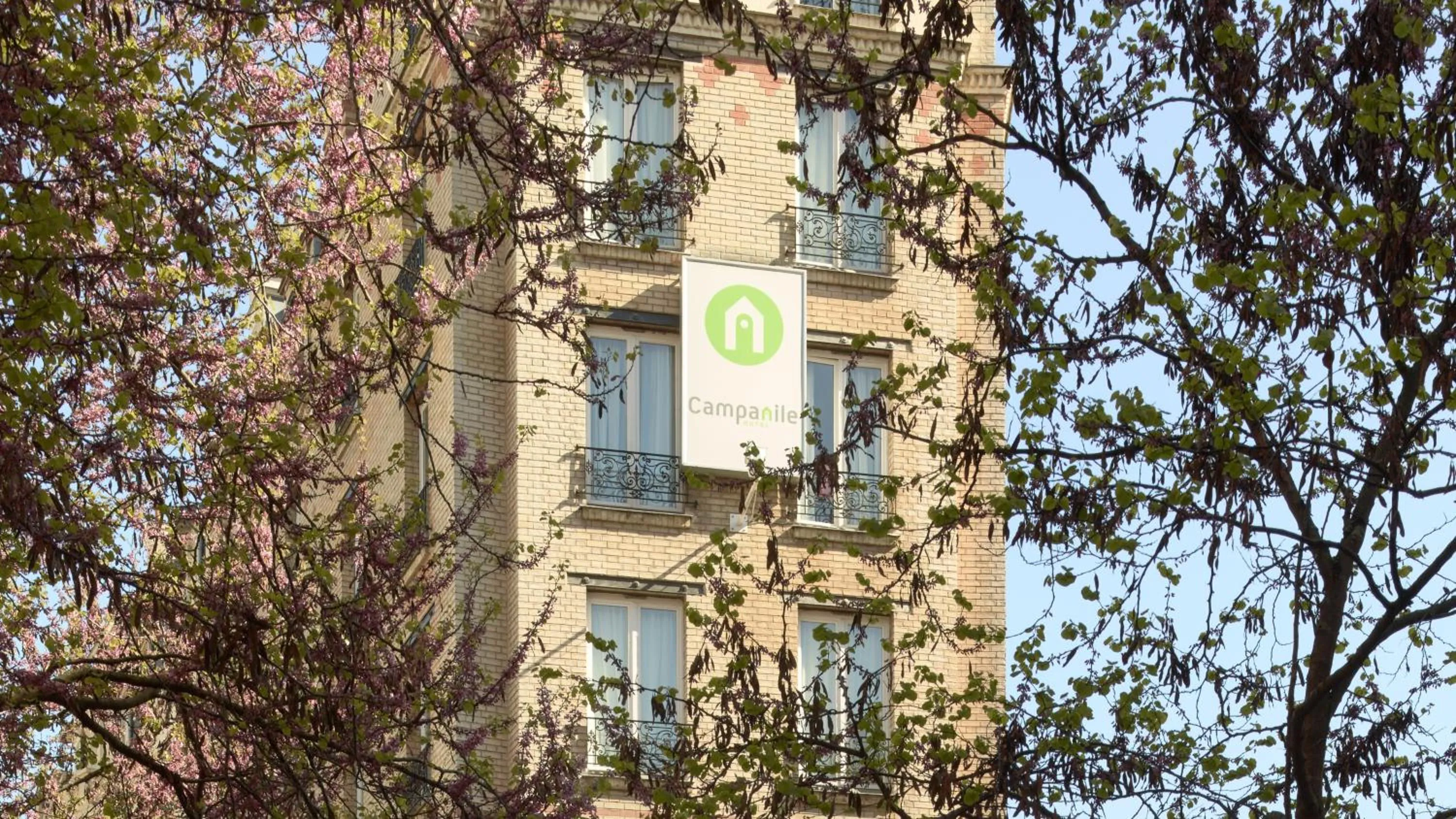 Property building in Campanile PRIME - Paris 15 Tour Eiffel