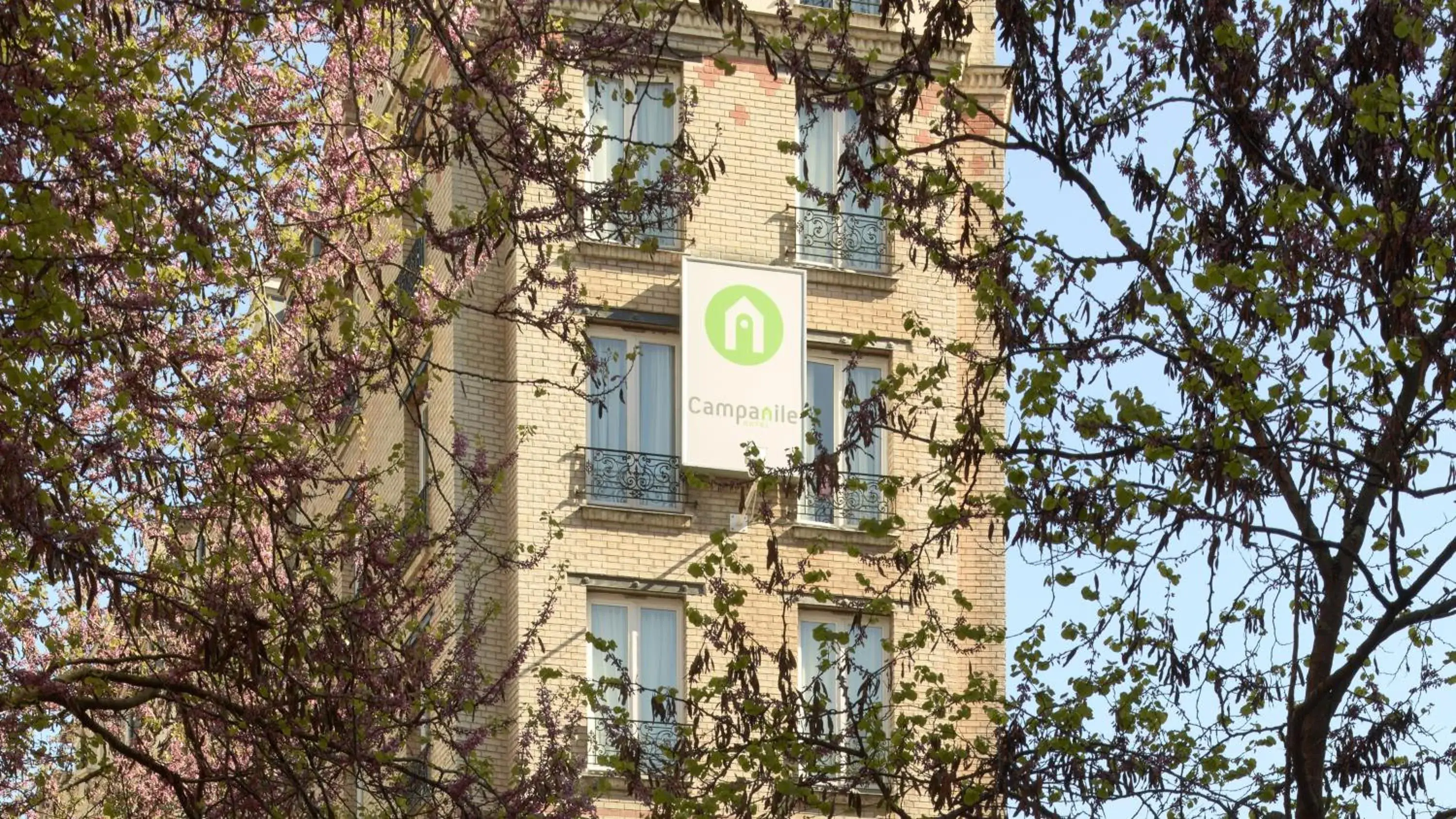 Property building in Campanile PRIME - Paris 15 Tour Eiffel Property building in Campanile PRIME - Paris 15 Tour Eiffel