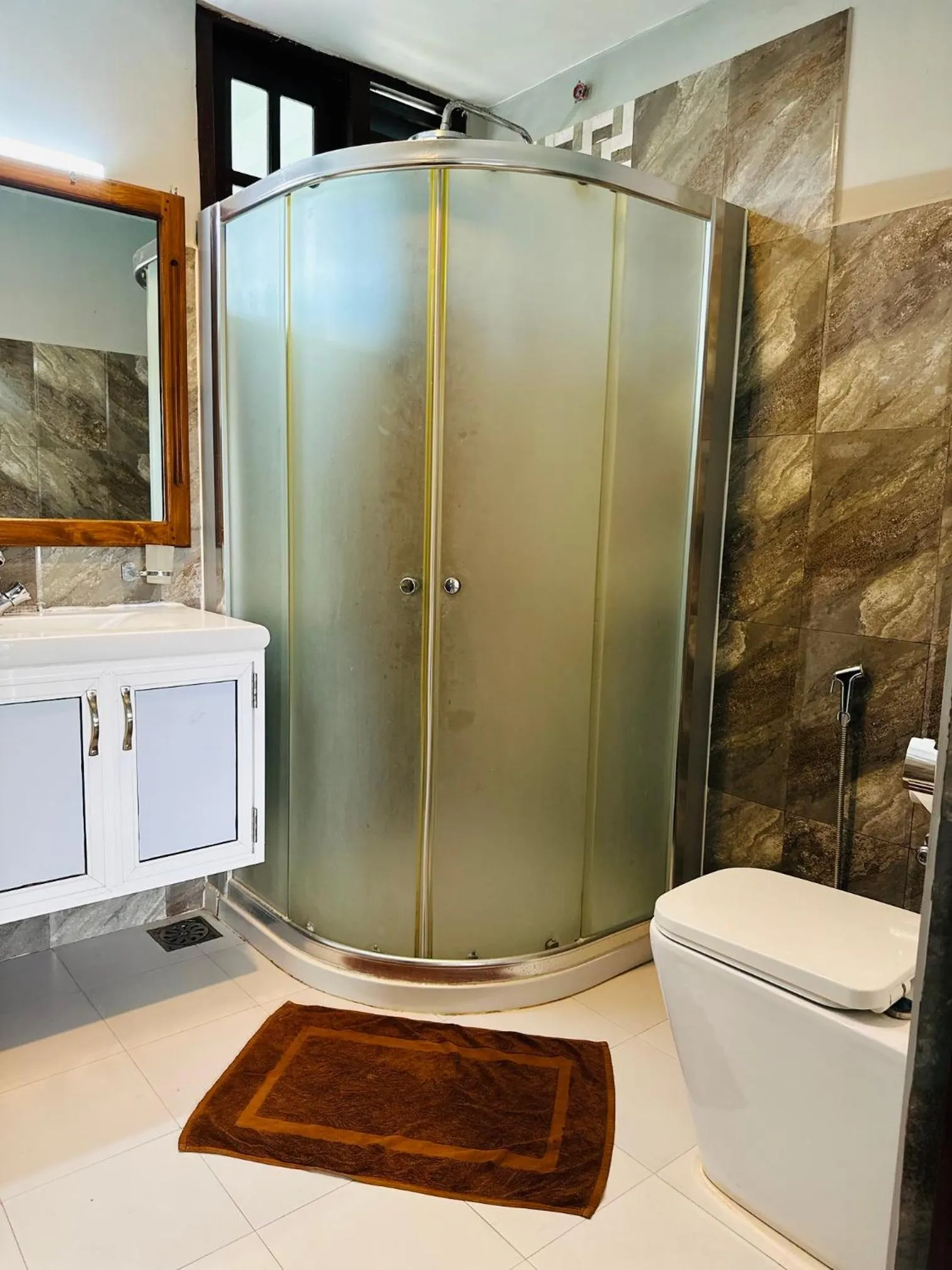 Toilet in Mirissa Gate Resort