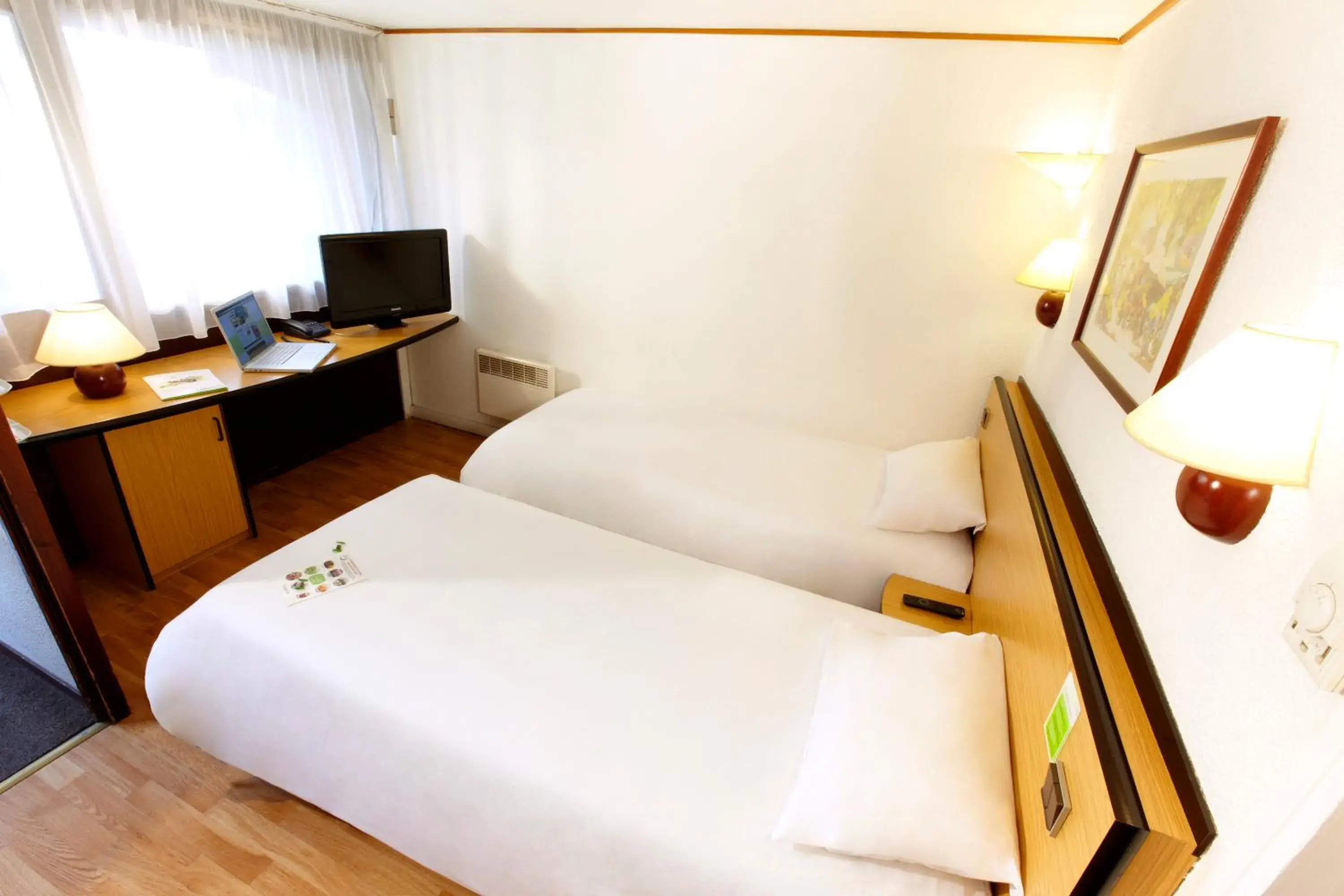 Bed in Campanile Rouen Nord - Barentin Bed in Campanile Rouen Nord - Barentin