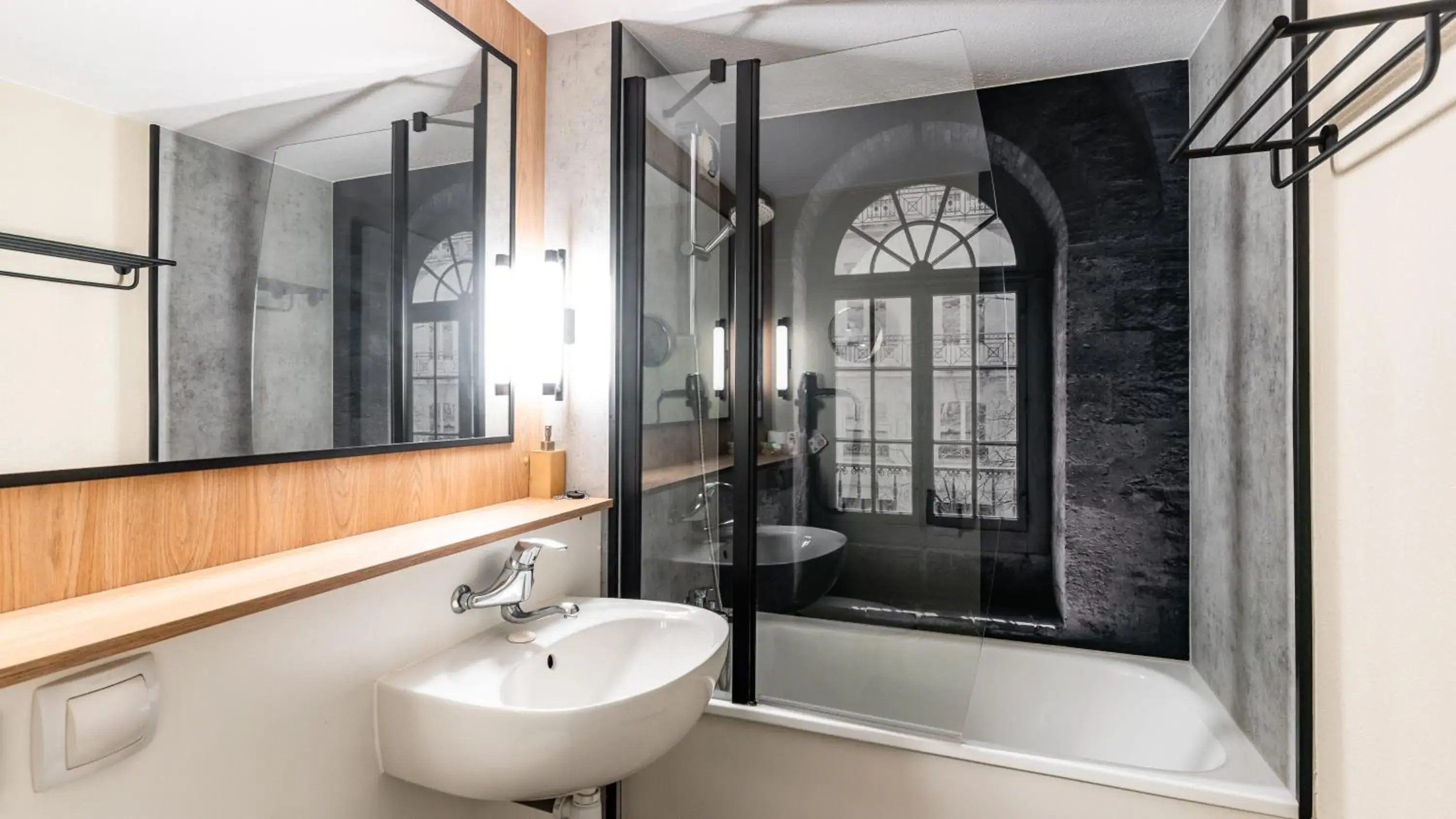 Bathroom in Campanile NATURE - Thionville Yutz Bathroom in Campanile NATURE - Thionville Yutz