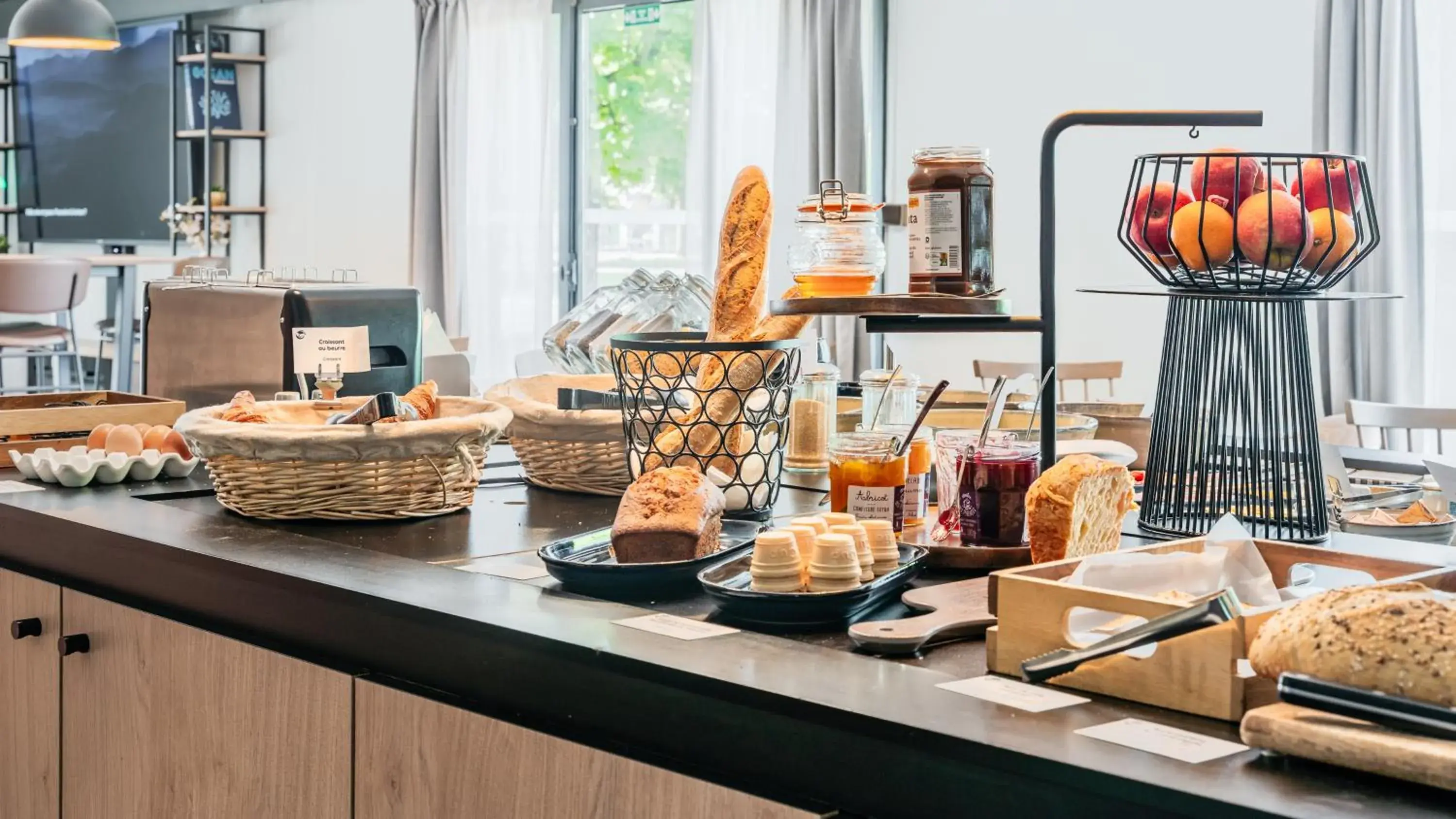 Continental breakfast in Campanile NATURE - Thionville Yutz Continental breakfast in Campanile NATURE - Thionville Yutz