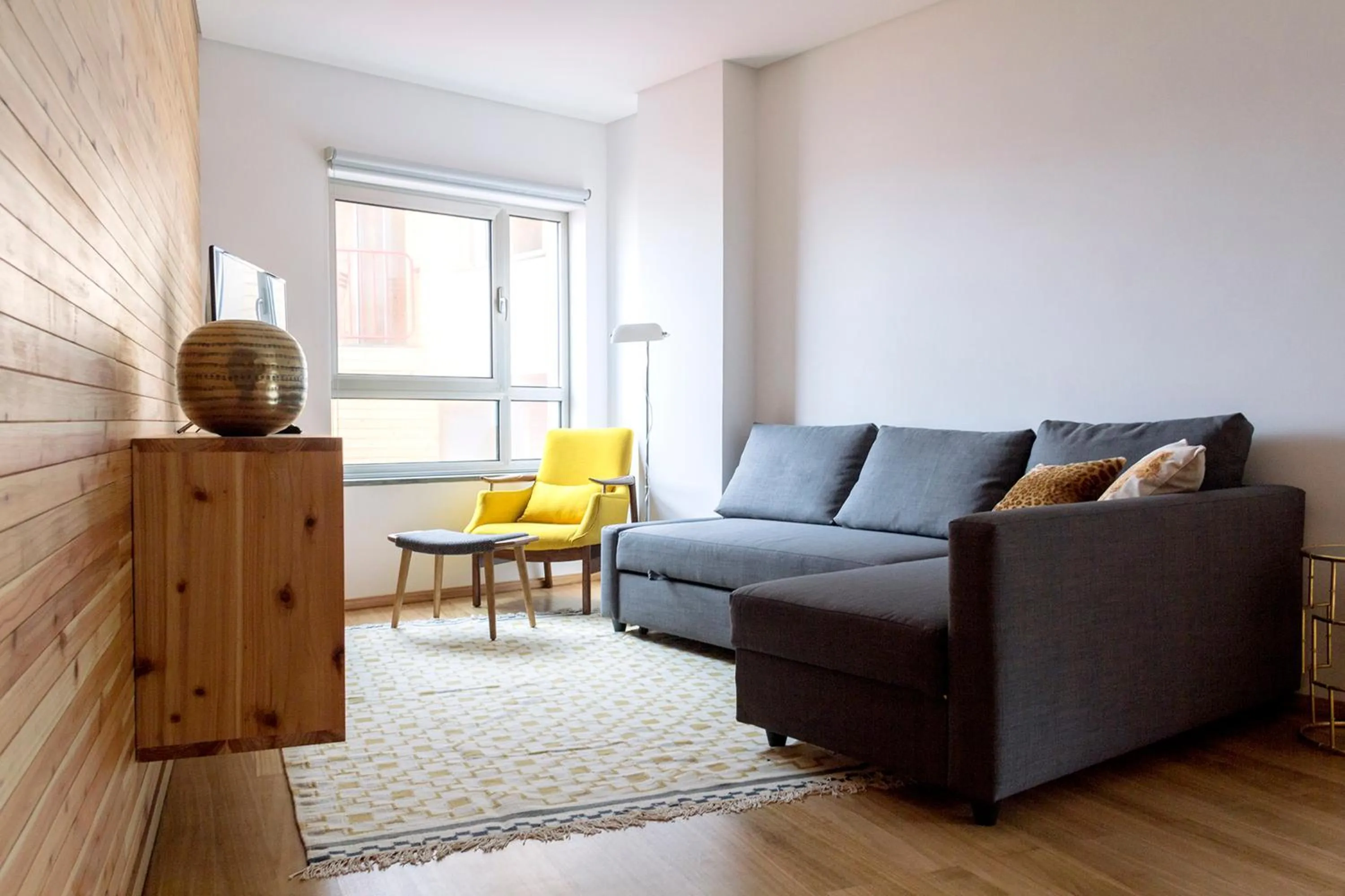 Decorative detail in Porto Pim Bay