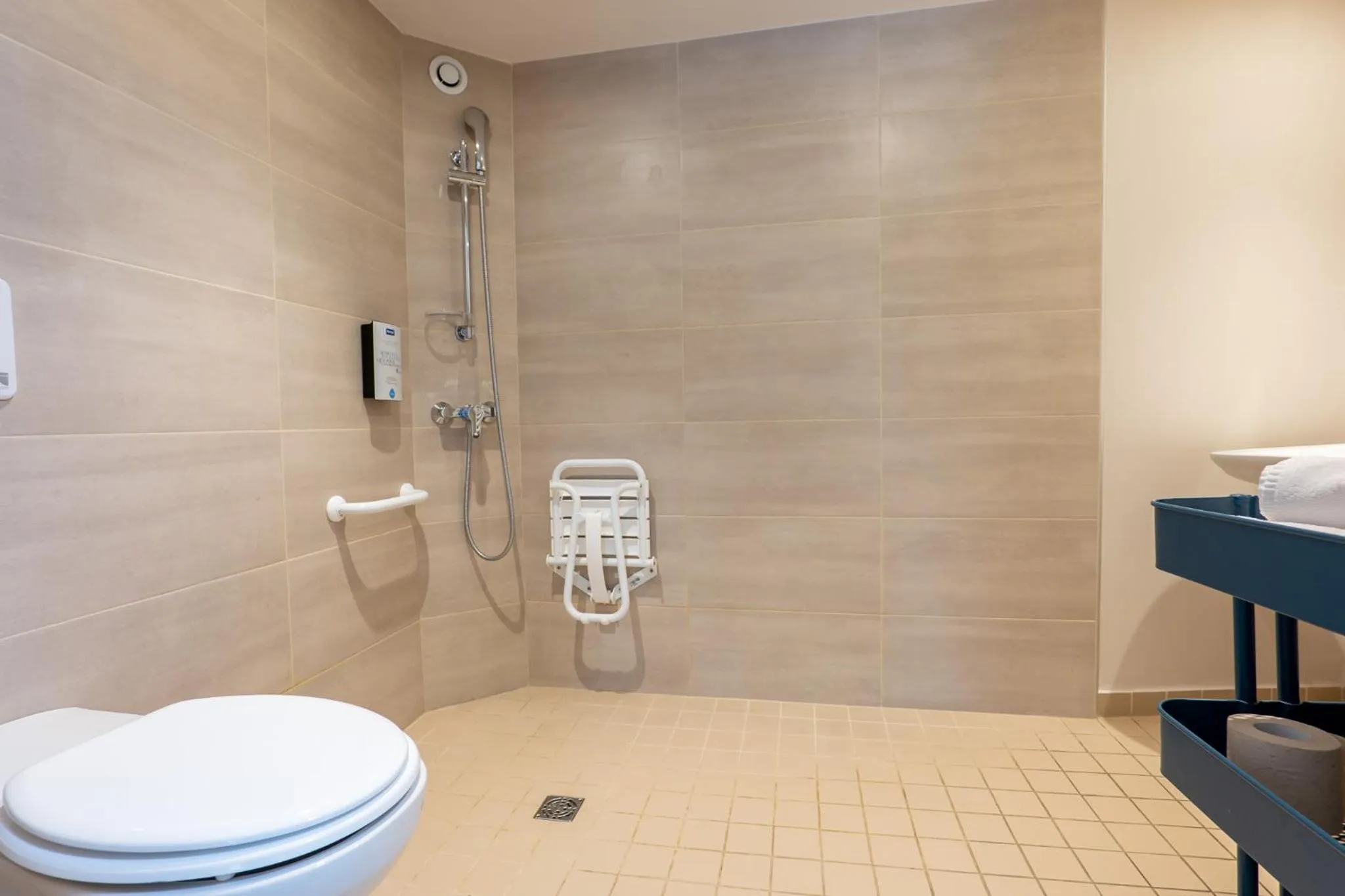 Shower in Kyriad Digne-Les-Bains