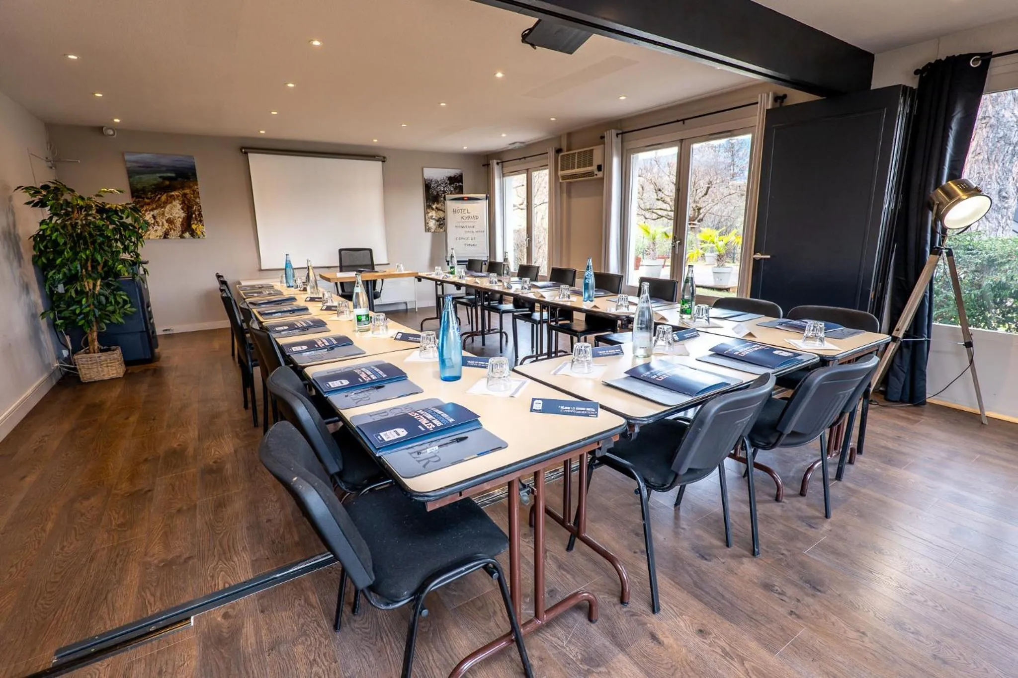 Business facilities in Kyriad Digne-Les-Bains