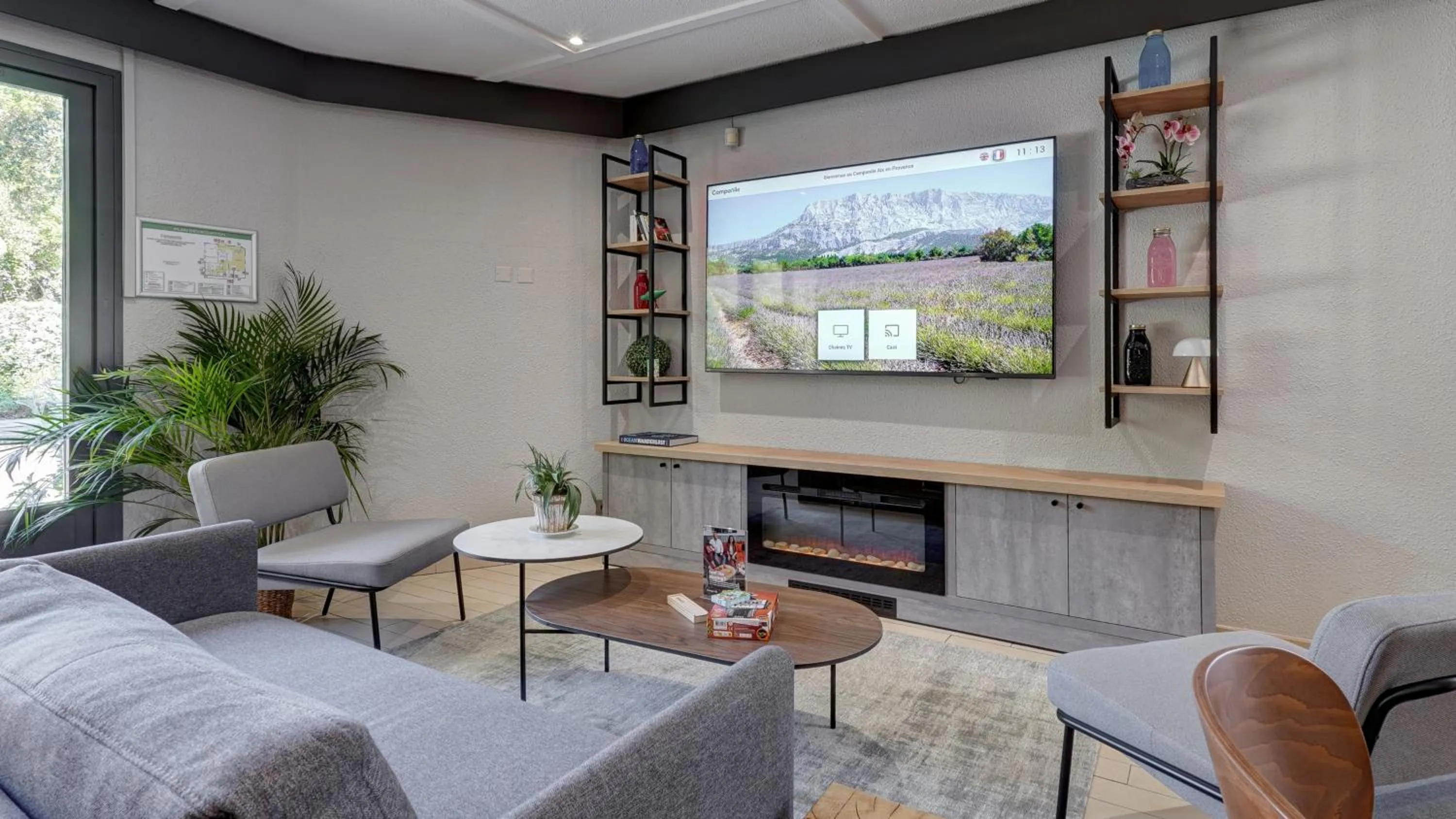Communal lounge/ TV room in Campanile NATURE - Aix En Provence Meyreuil