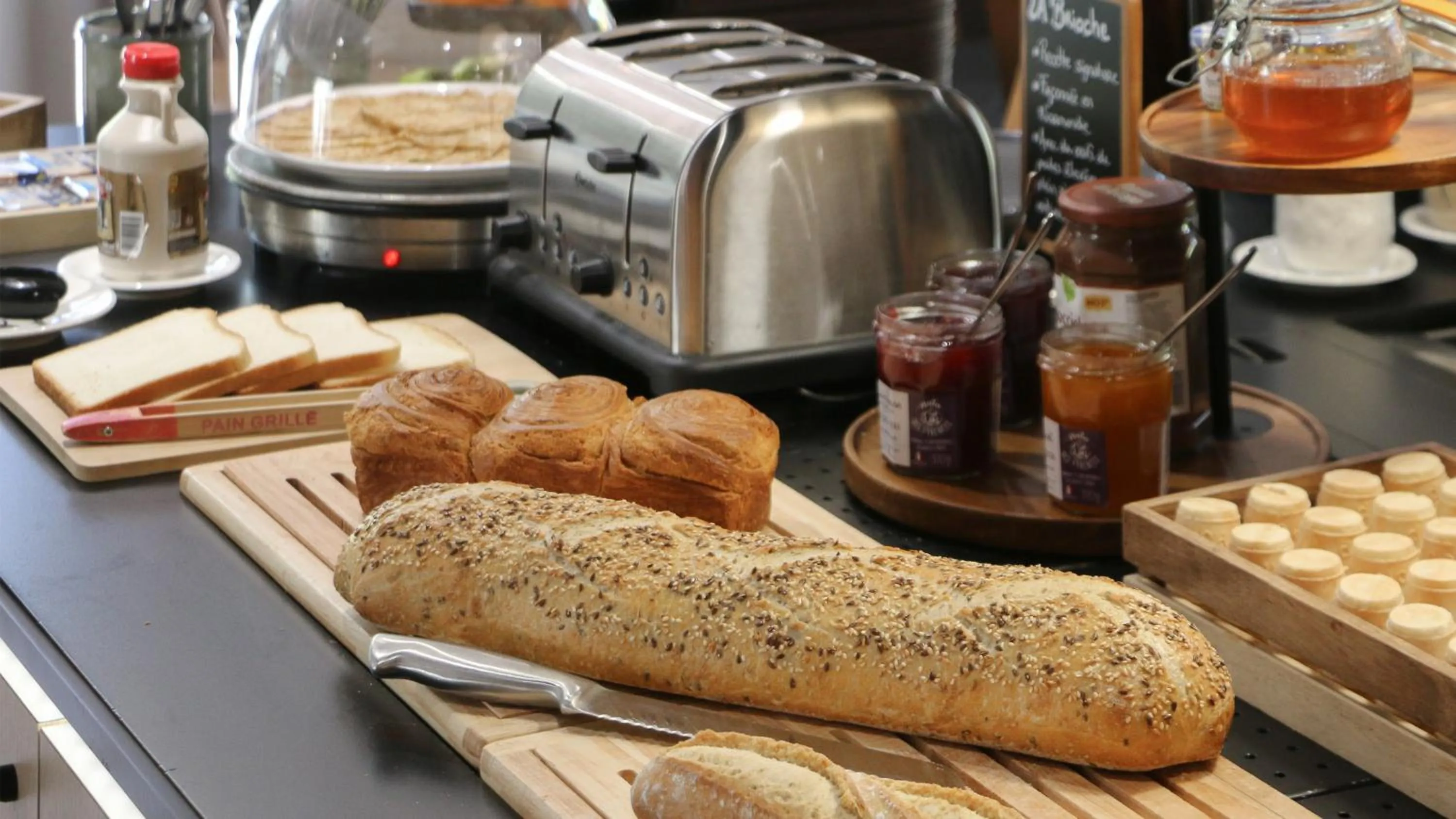 Breakfast in Campanile NATURE - Aix En Provence Meyreuil