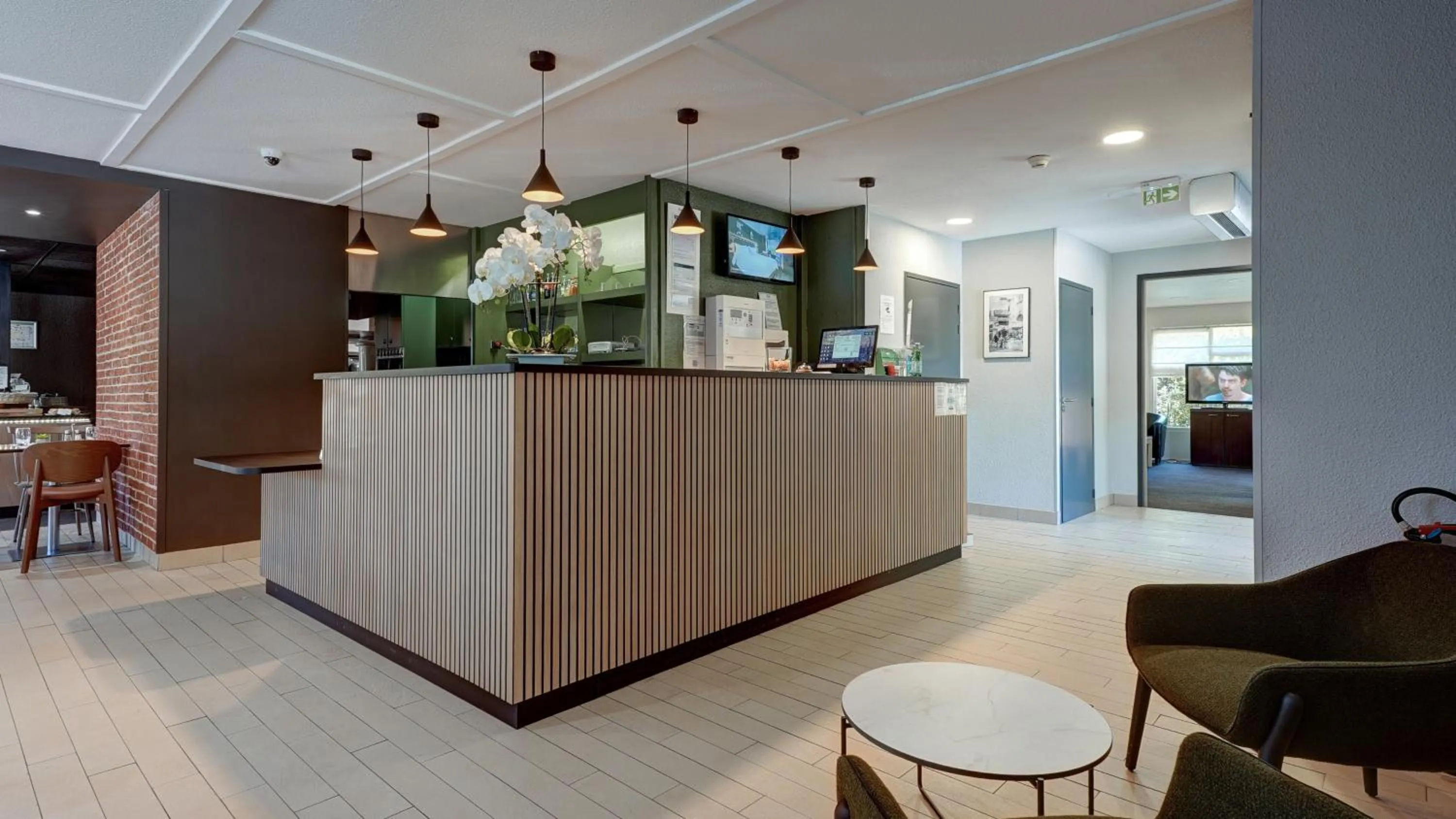 Lobby or reception in Campanile NATURE - Aix En Provence Meyreuil