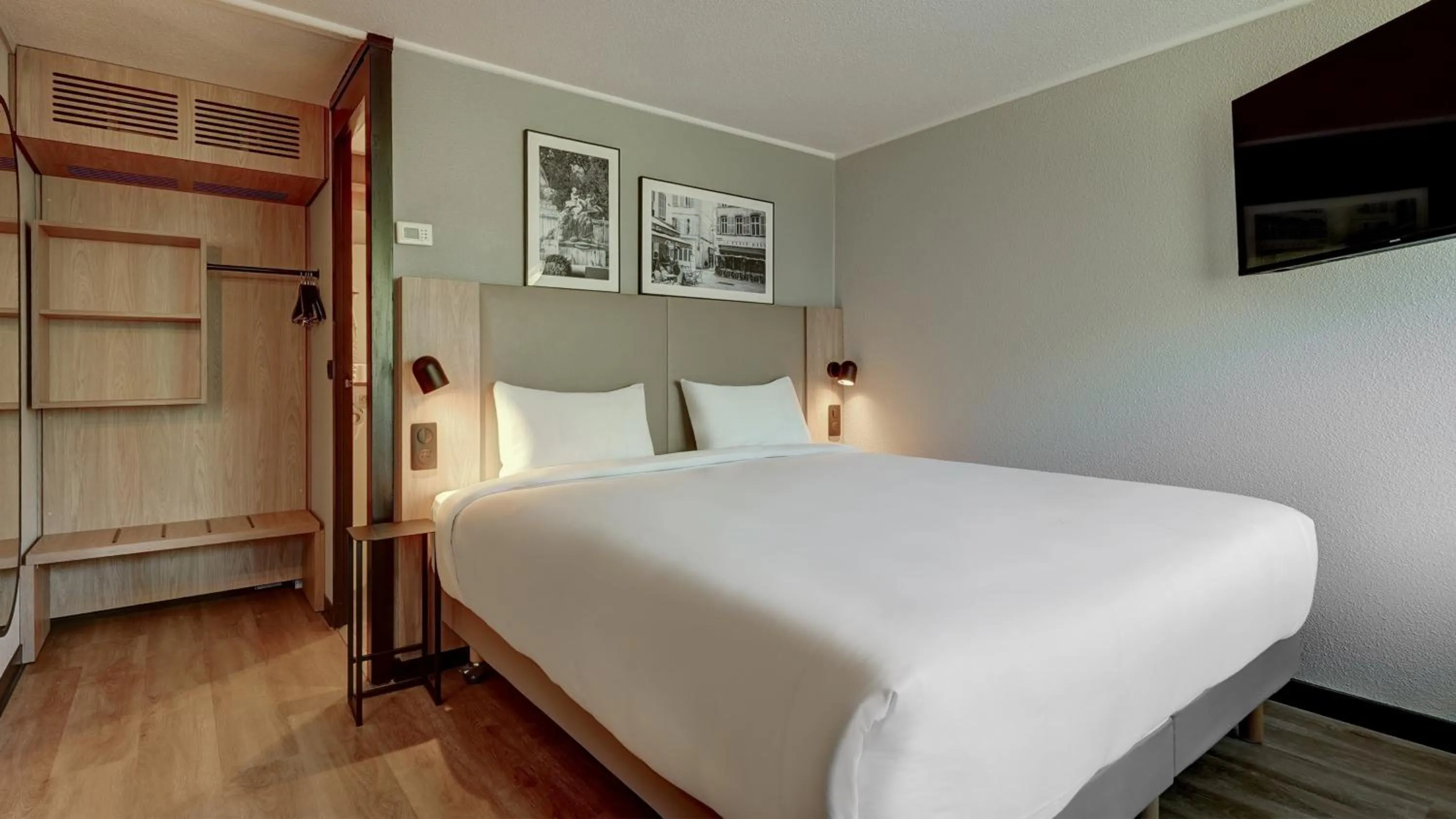 Bedroom, Bed in Campanile NATURE - Aix En Provence Meyreuil