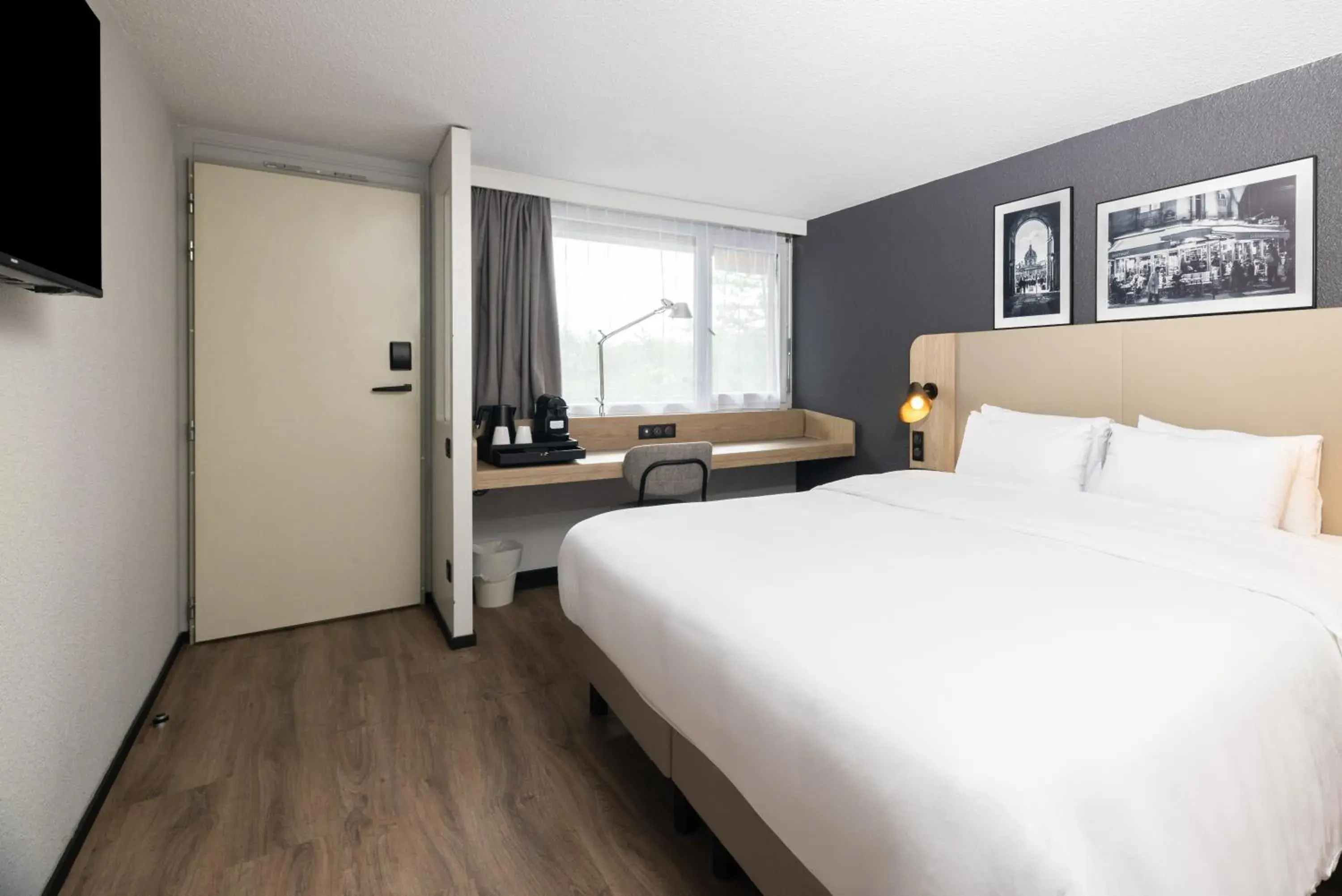 Property building, Bed in Campanile NATURE - Aix En Provence Meyreuil Property building, Bed in Campanile NATURE - Aix En Provence Meyreuil