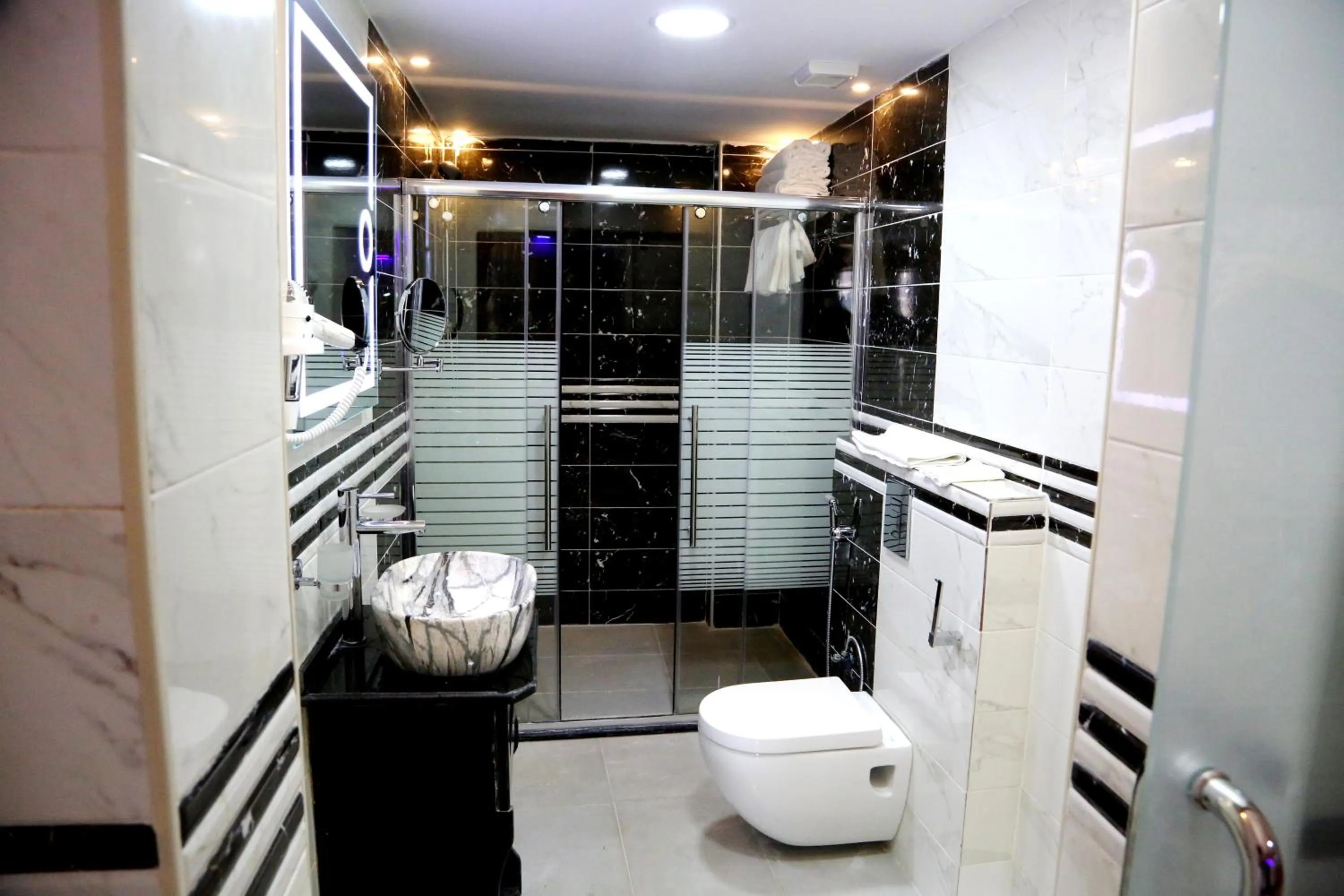 Bathroom in Petra Sella Hotel