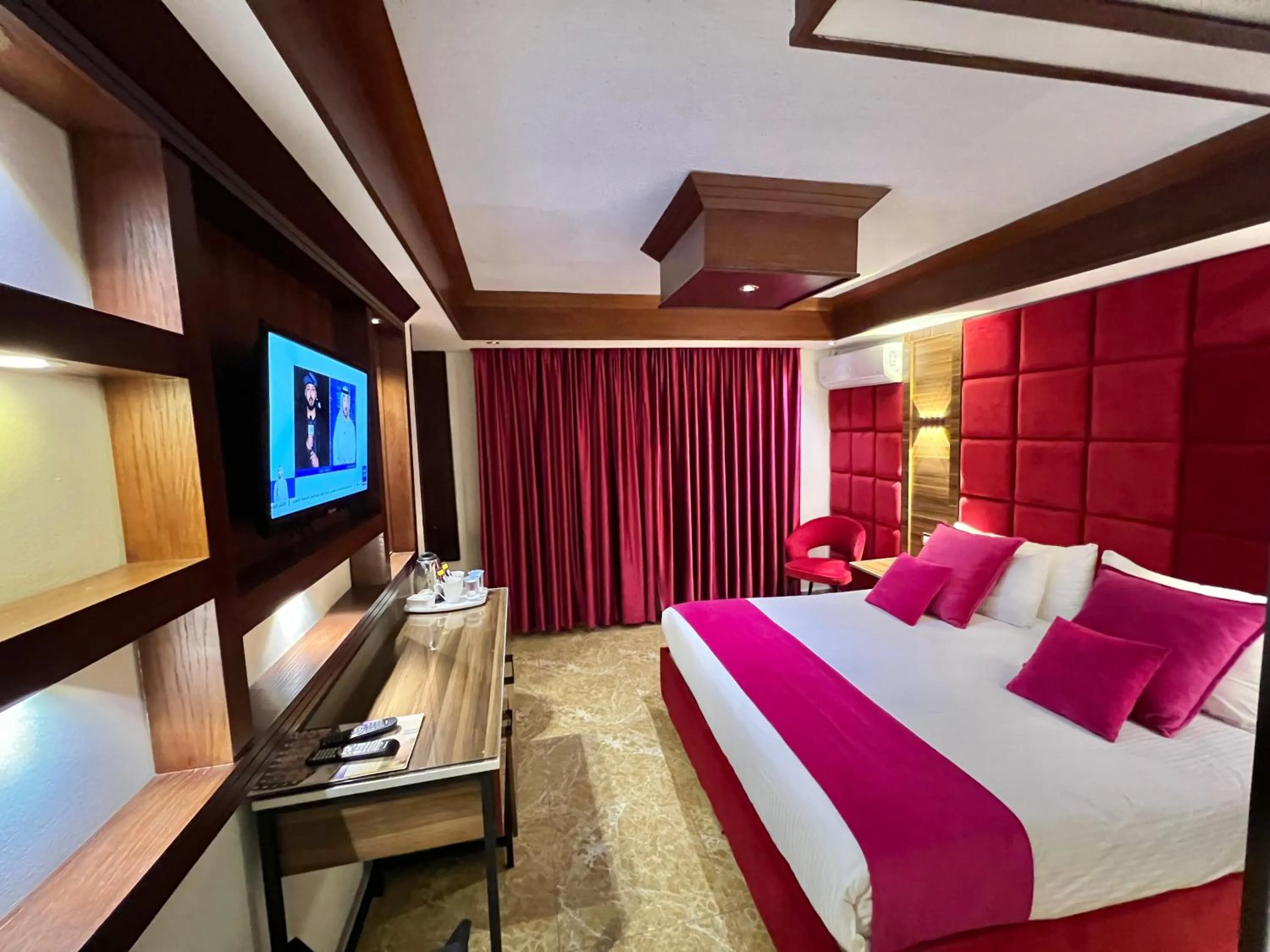 Communal lounge/ TV room, Bed in Petra Sella Hotel