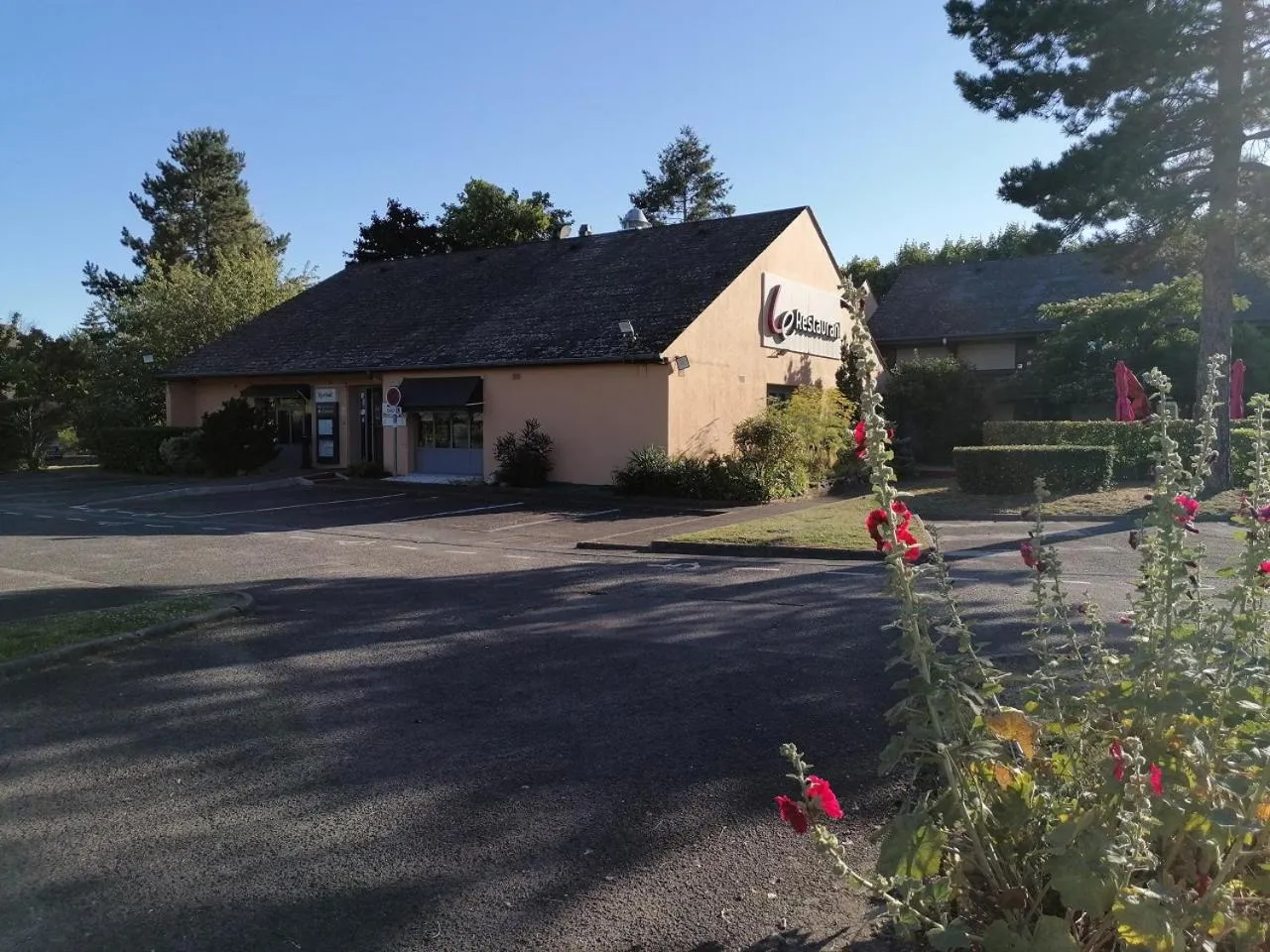 Restaurant/places to eat in Kyriad Blois Nord