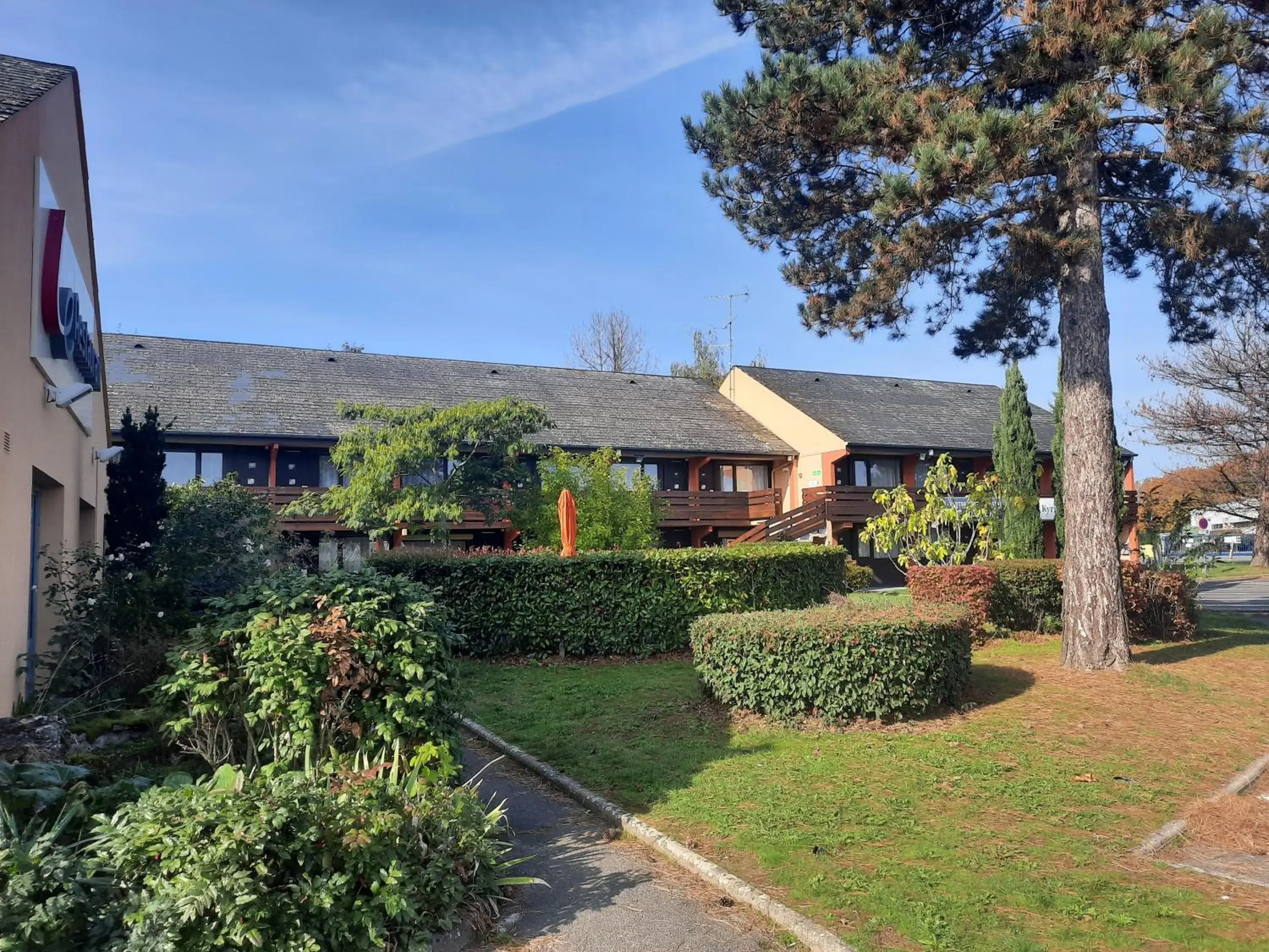 Property building in Kyriad Blois Nord Property building in Kyriad Blois Nord