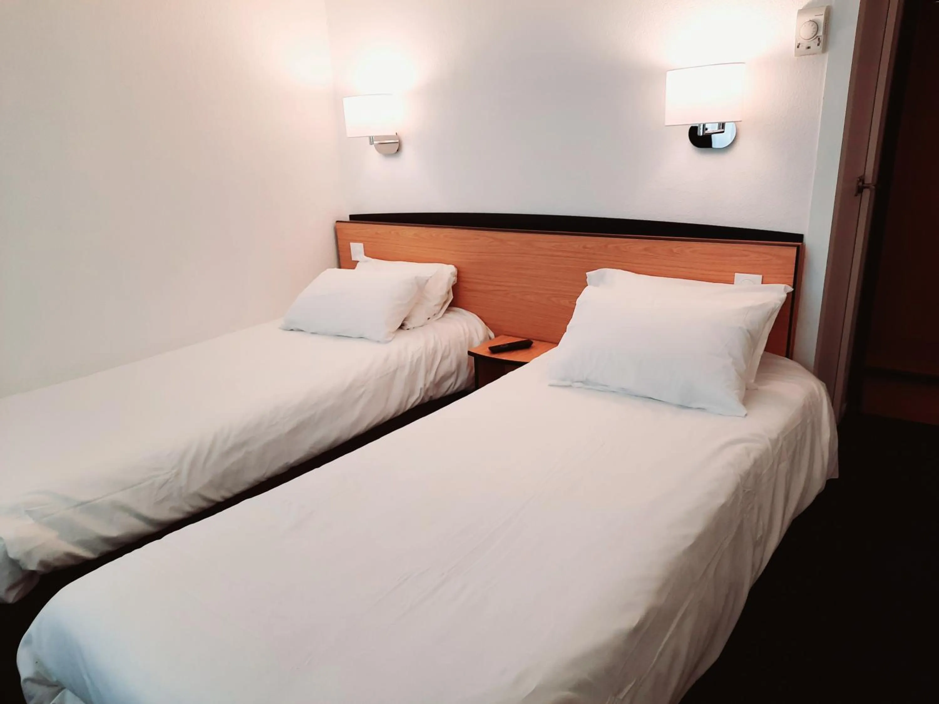 Bedroom, Bed in Kyriad Blois Nord