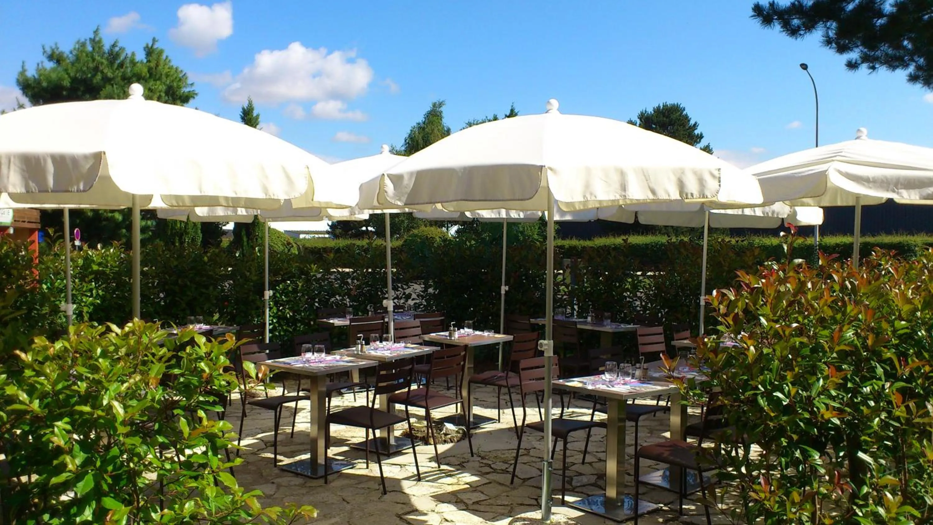 Patio in Kyriad Blois Nord