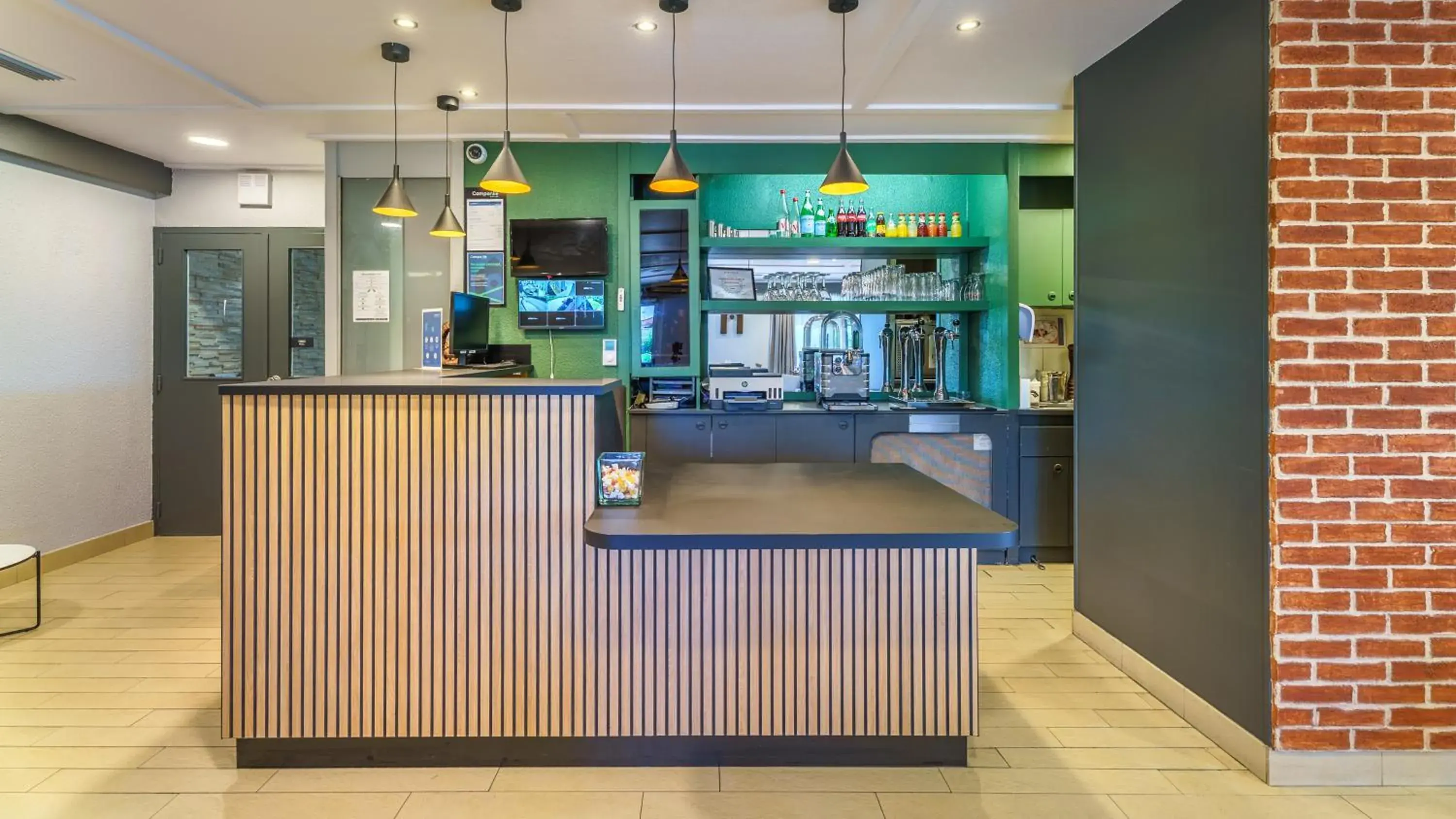 Lobby or reception in Campanile NATURE - Dijon Est Saint-Apollinaire Lobby or reception in Campanile NATURE - Dijon Est Saint-Apollinaire