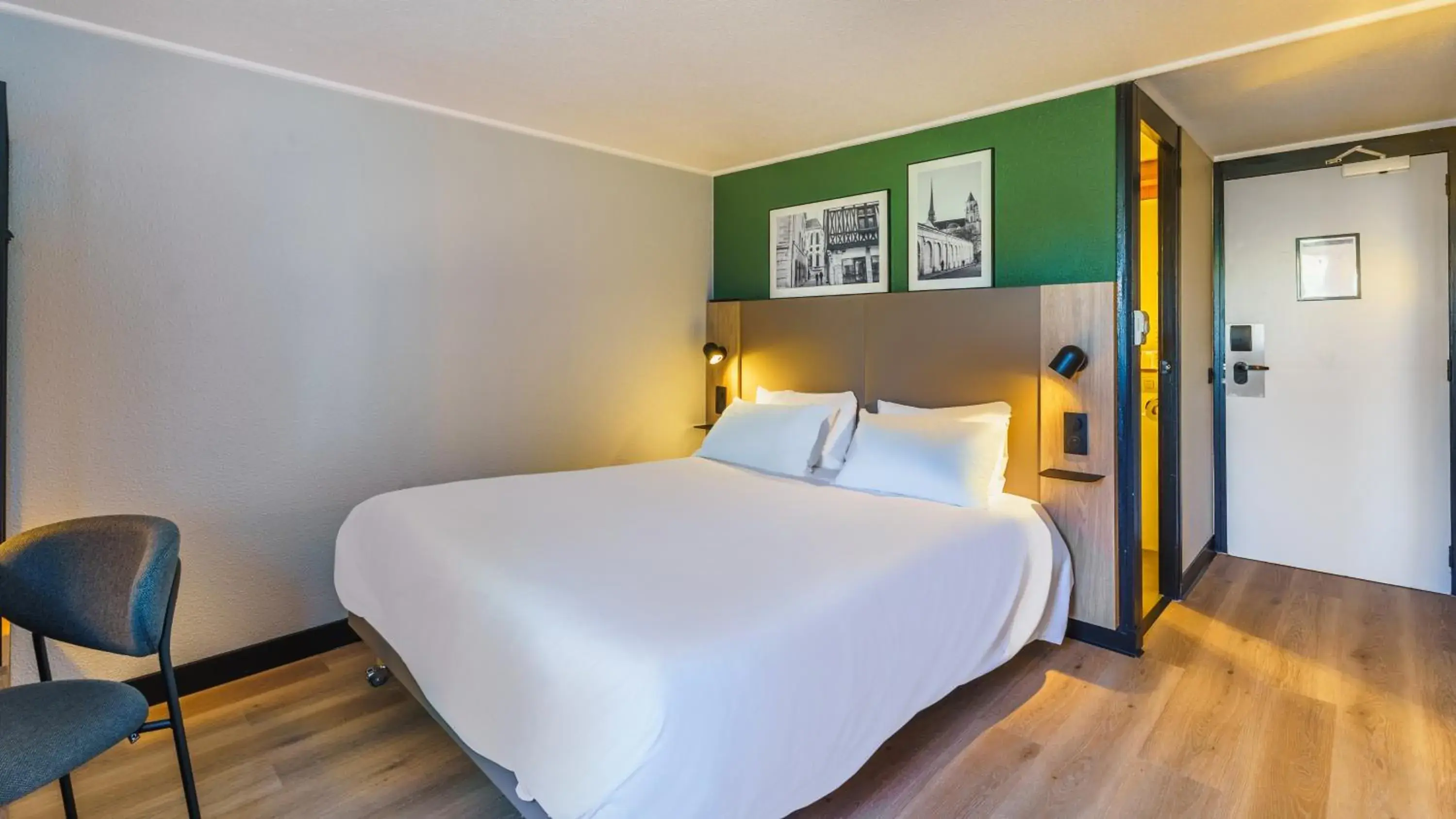 Photo of the whole room, Bed in Campanile NATURE - Dijon Est Saint-Apollinaire Photo of the whole room, Bed in Campanile NATURE - Dijon Est Saint-Apollinaire