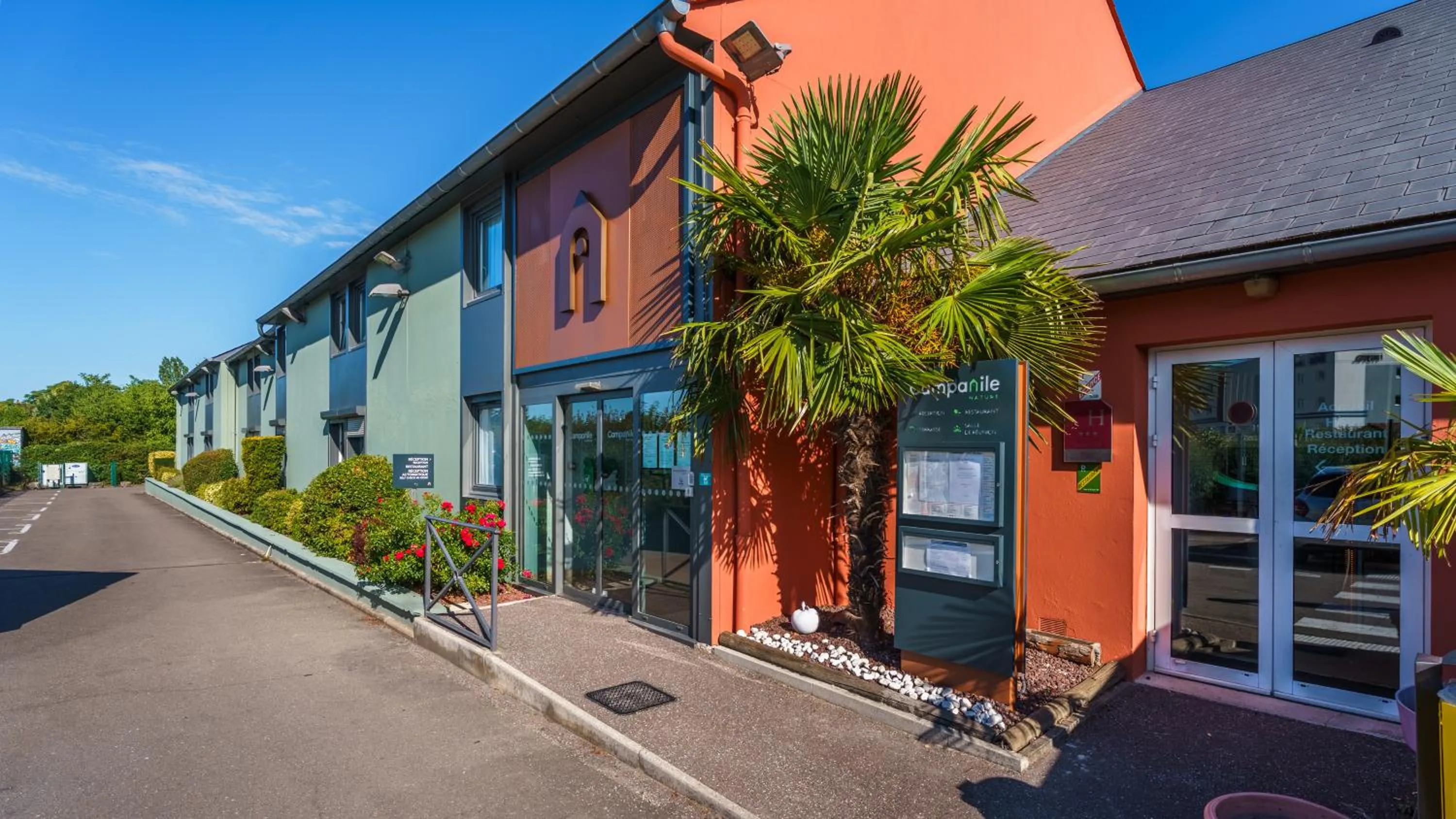 Facade/entrance in Campanile NATURE - Dijon Est Saint-Apollinaire