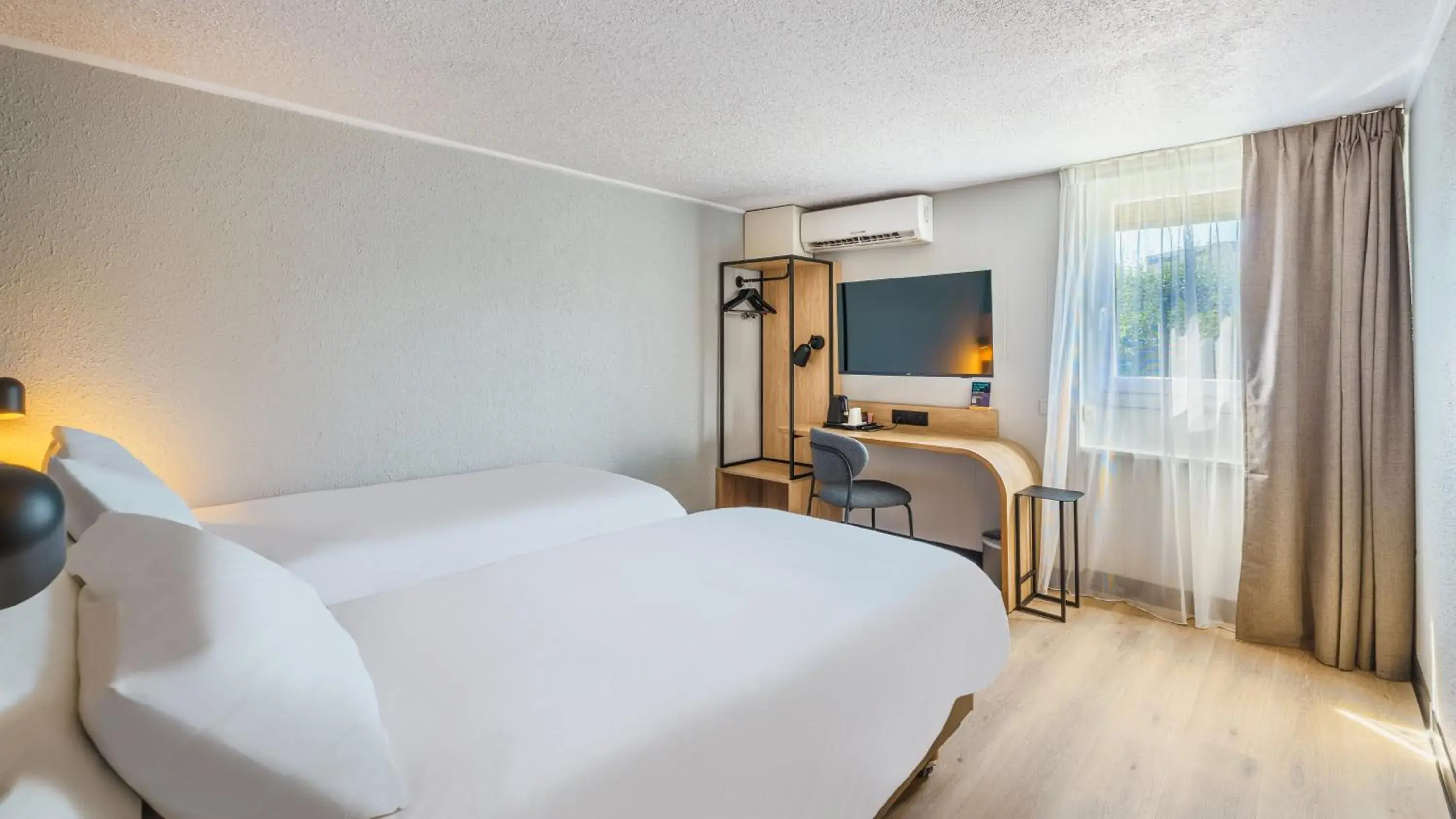 Photo of the whole room, Bed in Campanile NATURE - Dijon Est Saint-Apollinaire Photo of the whole room, Bed in Campanile NATURE - Dijon Est Saint-Apollinaire