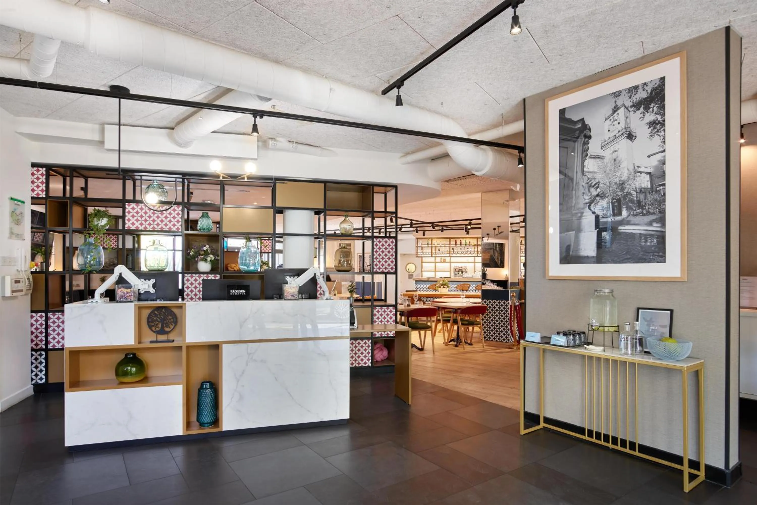 Lobby or reception in Radisson Hotel Aix En Provence
