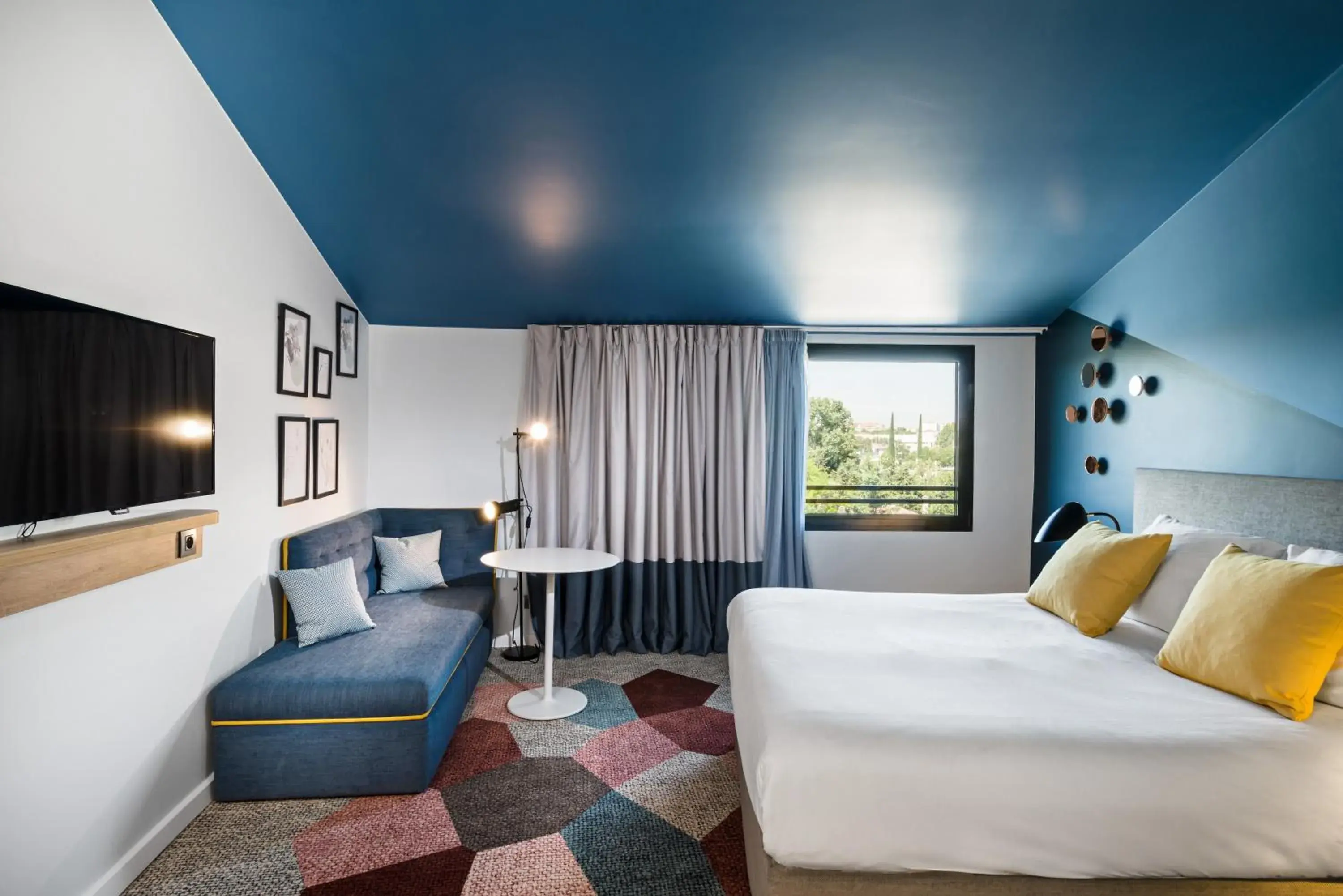 Photo of the whole room, Bed in Radisson Hotel Aix En Provence Photo of the whole room, Bed in Radisson Hotel Aix En Provence