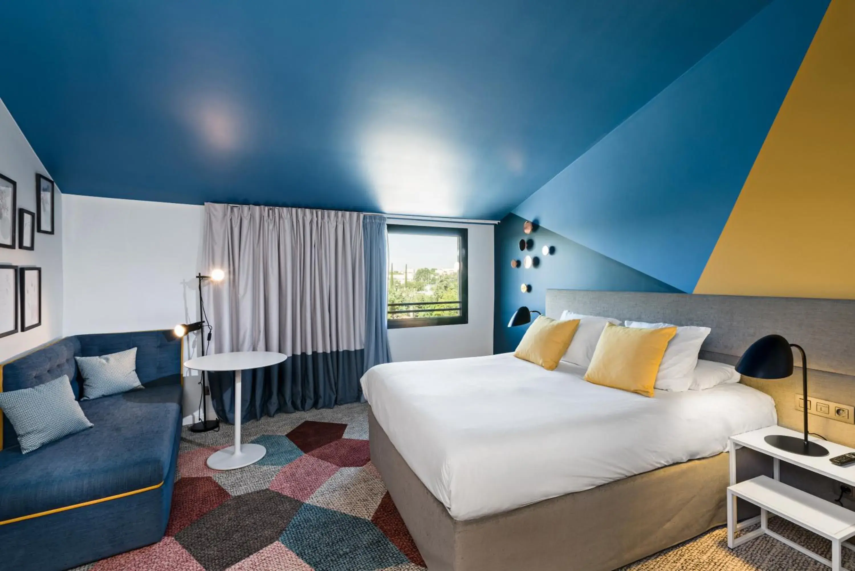 Bedroom, Bed in Radisson Hotel Aix En Provence Bedroom, Bed in Radisson Hotel Aix En Provence