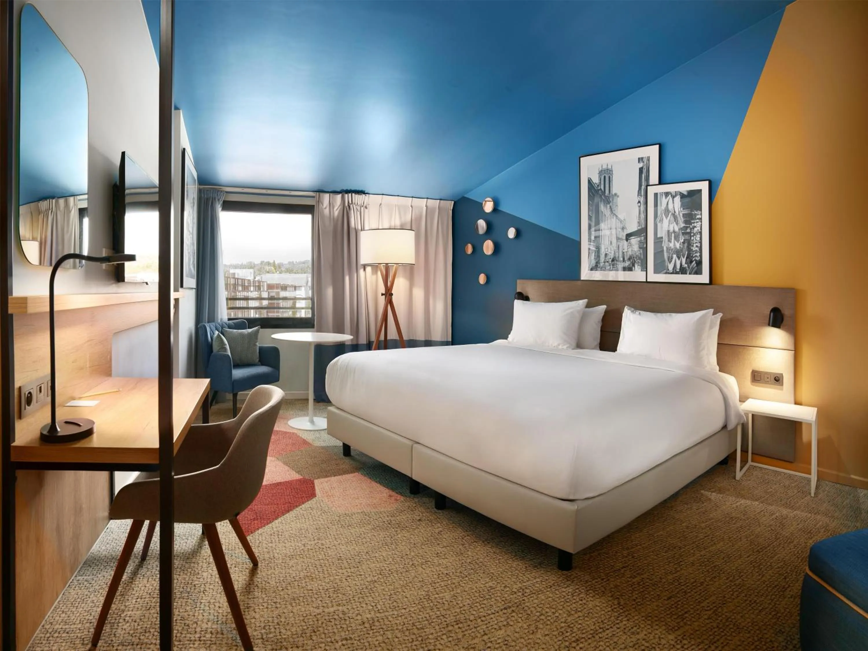 View (from property/room), Bed in Radisson Hotel Aix En Provence