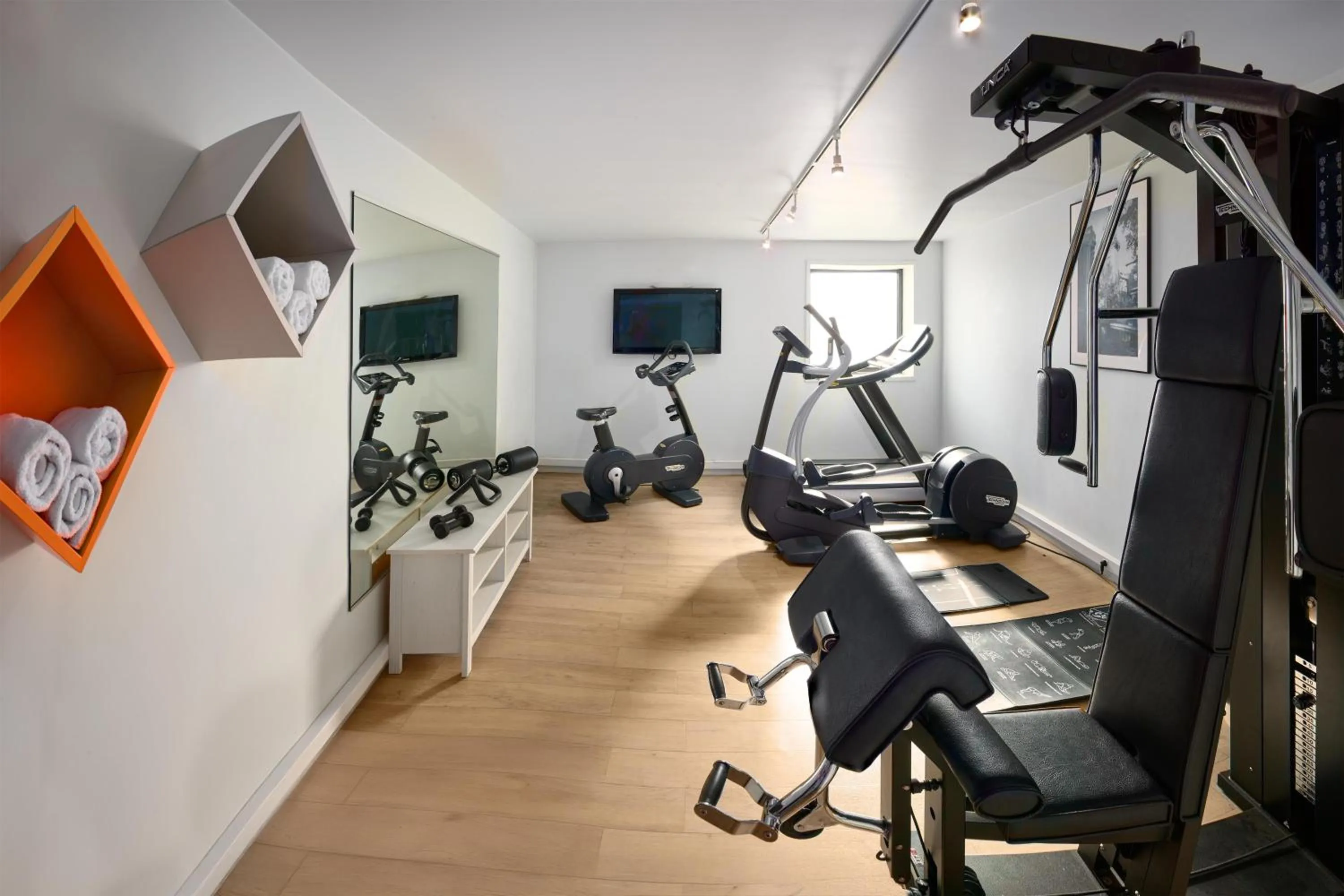 Fitness centre/facilities in Radisson Hotel Aix En Provence