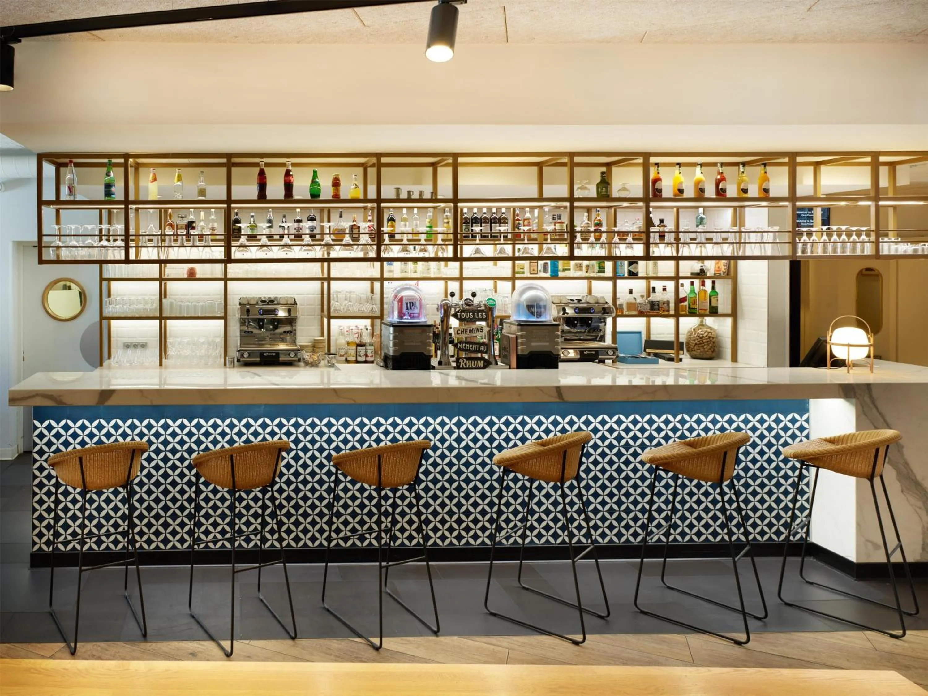 Lounge or bar in Radisson Hotel Aix En Provence