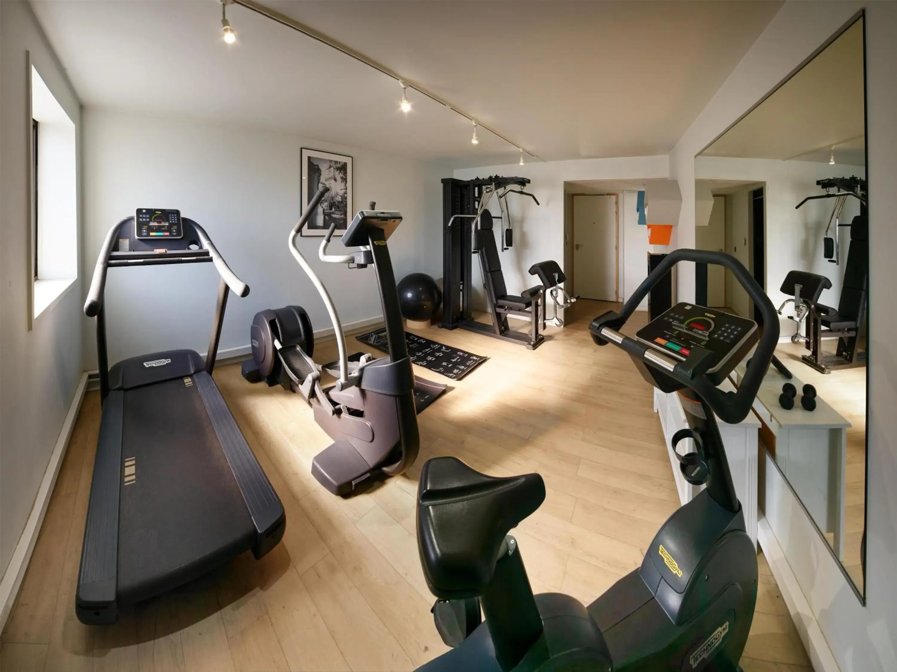 Fitness centre/facilities in Radisson Hotel Aix En Provence Fitness centre/facilities in Radisson Hotel Aix En Provence