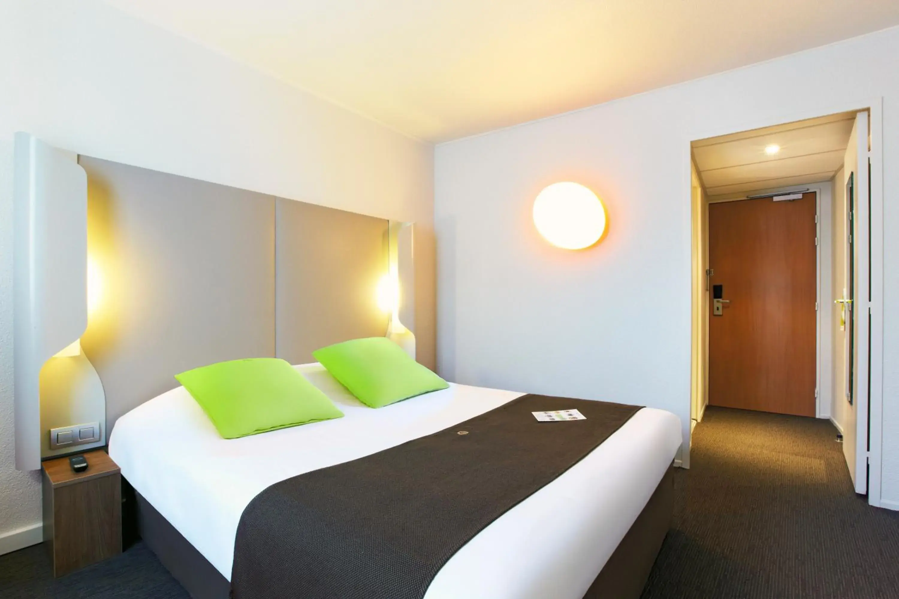 Photo of the whole room, Bed in Campanile Saint-Quentin-En-Yvelines Photo of the whole room, Bed in Campanile Saint-Quentin-En-Yvelines