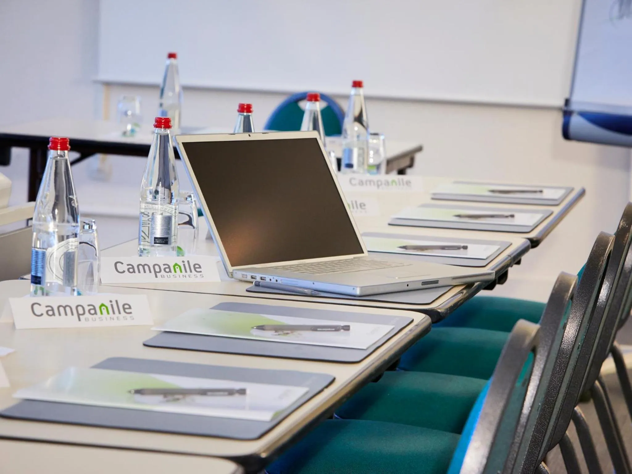 Meeting/conference room in Campanile Saint-Quentin-En-Yvelines