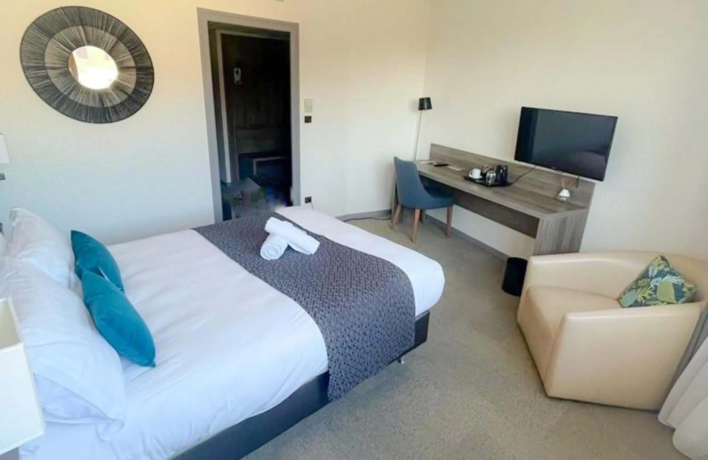 Family Room 1 Double Bed 1 Single Bed in KYRIAD LYON EST - Genas Eurexpo Family Room 1 Double Bed 1 Single Bed in KYRIAD LYON EST - Genas Eurexpo