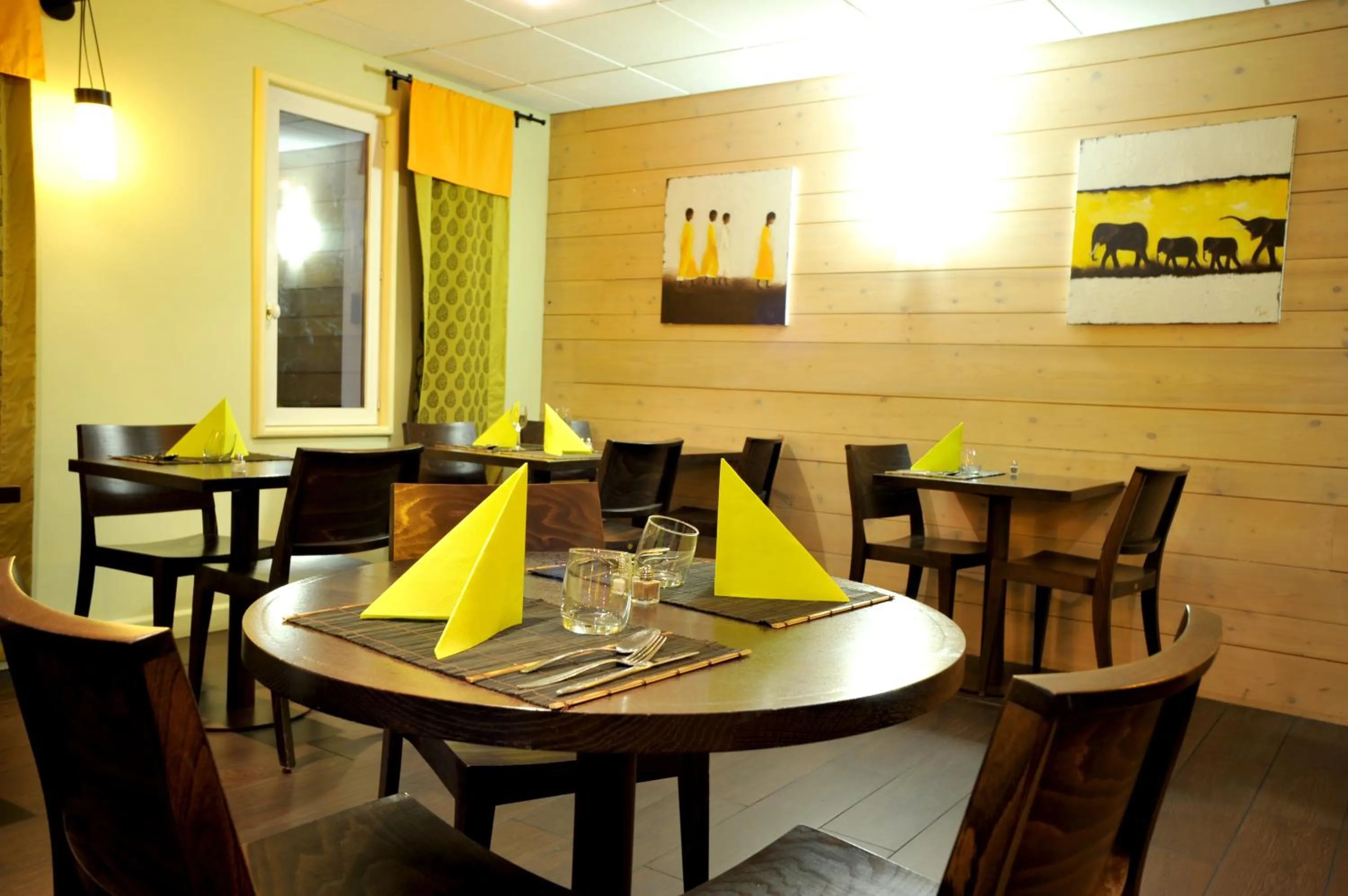 Restaurant/Places to Eat in Kyriad Annecy Cran-Gevrier