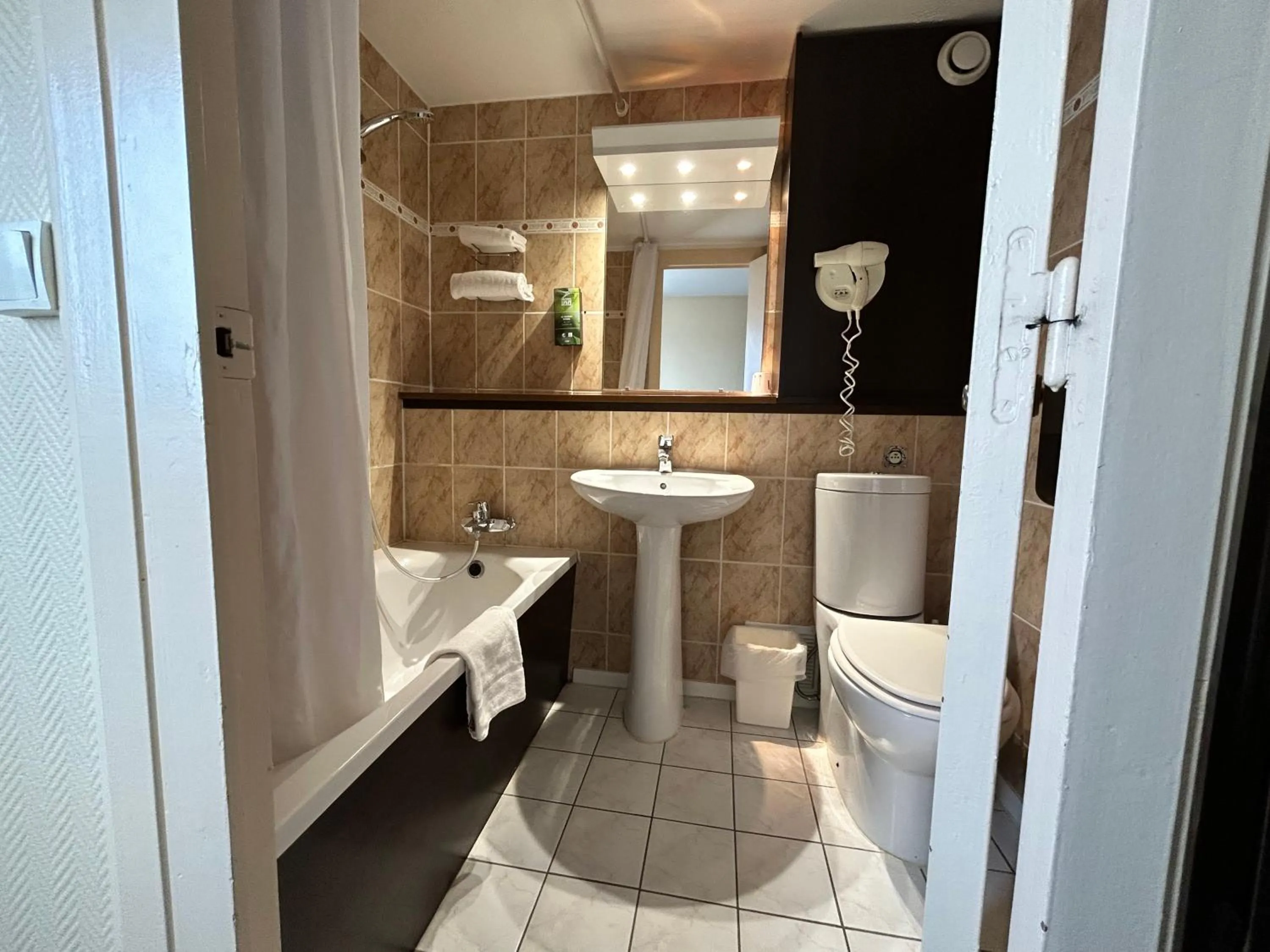 Shower in Hotel Inn Design Le Havre