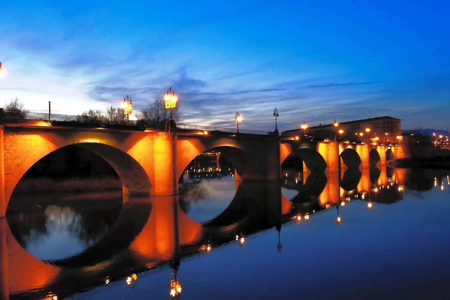 Property building in Hostal Rioja Condestable